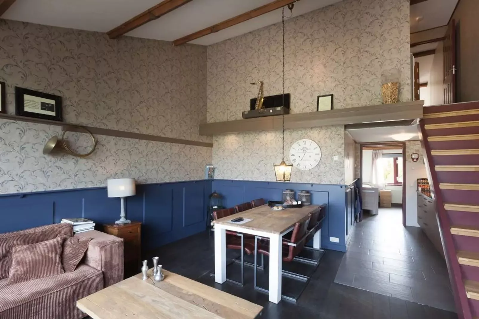 Het Café-Living room