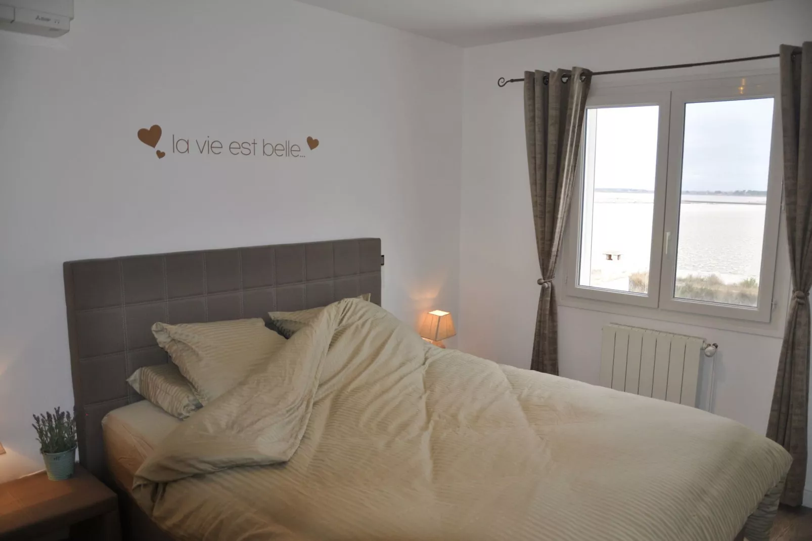 Villa Camargue-Bedroom