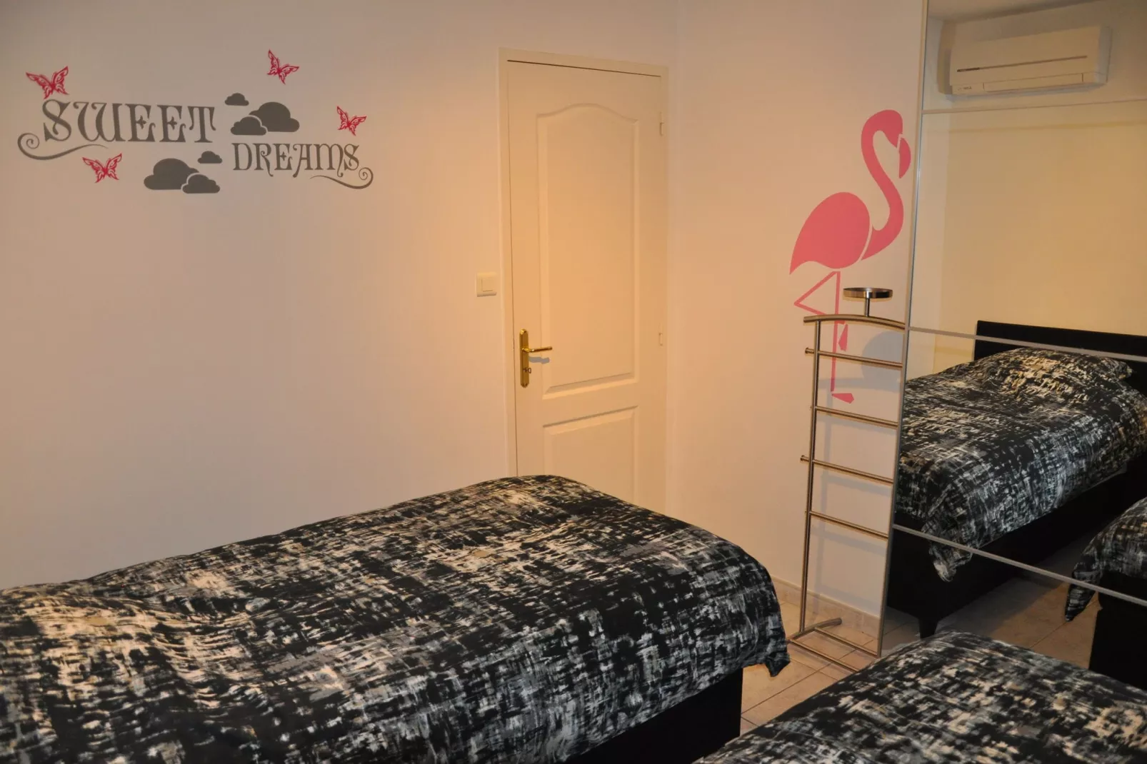 Villa Camargue-Bedroom