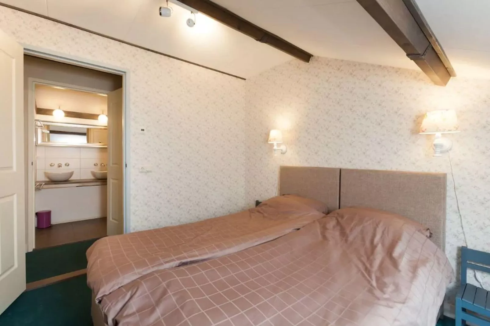 Het Salon Café-Bedroom
