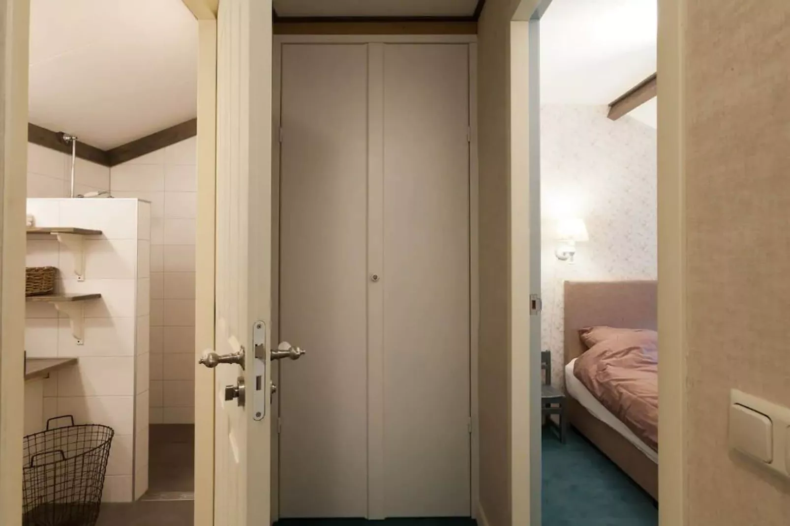 Het Salon Café-Bathroom