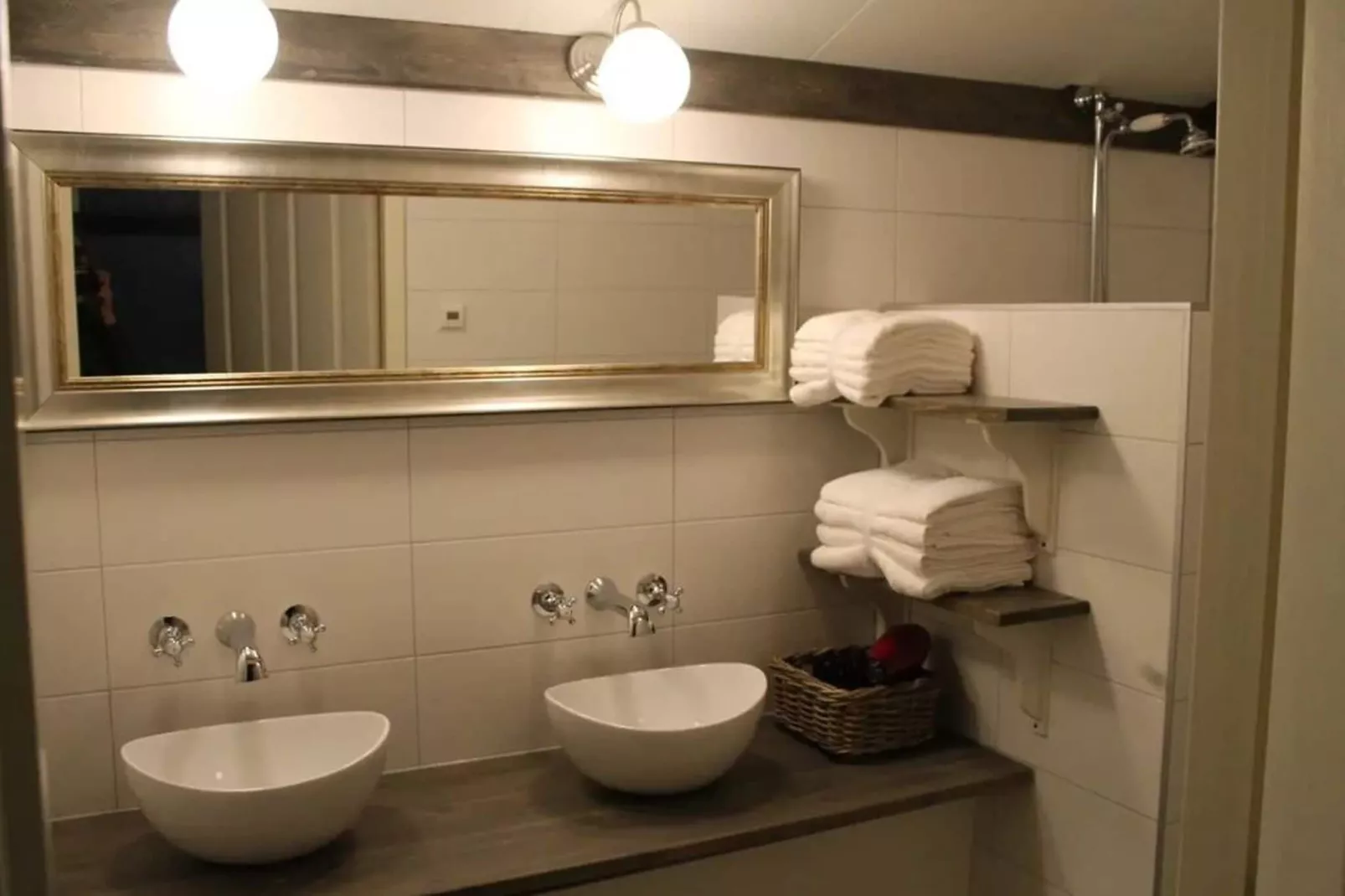 Het Salon Café-Bathroom