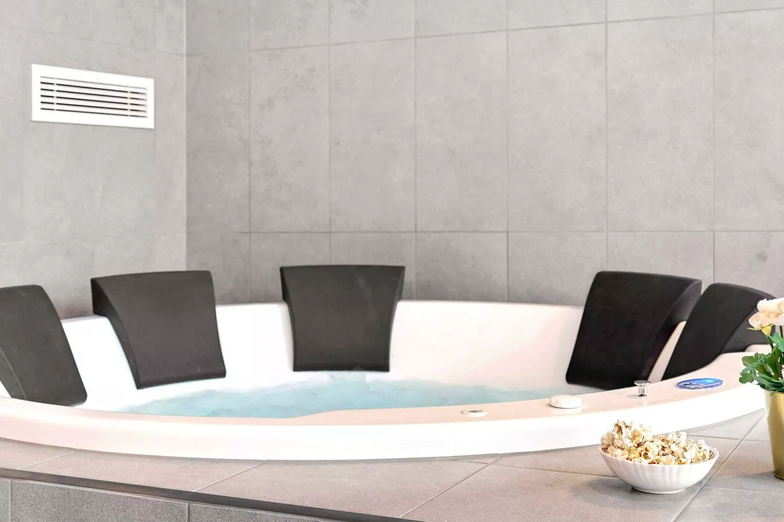 Luxus-Retreat mit Pool -- By Traum Ferienwohnungen-Wellnessbereich