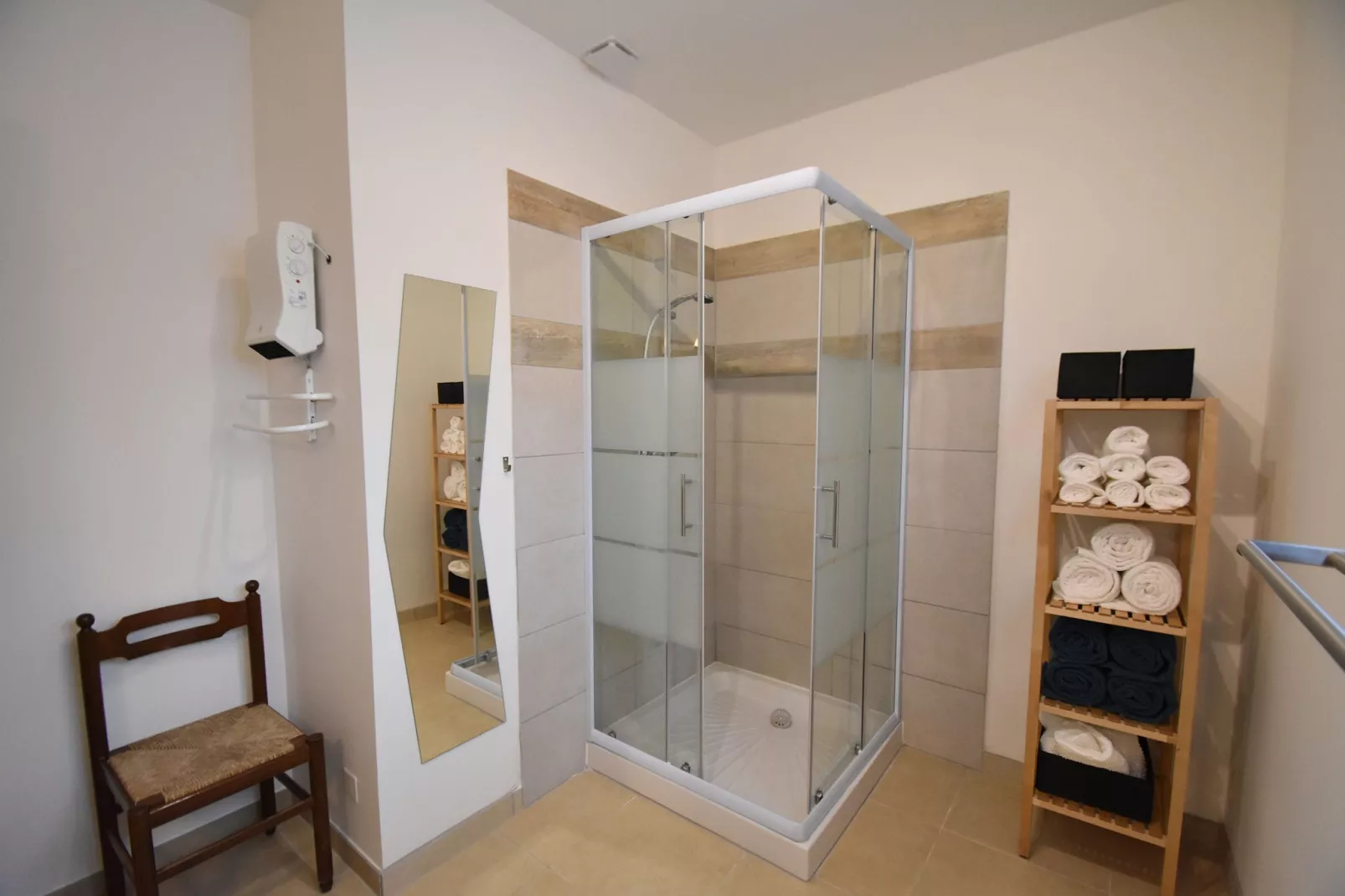 Les Lavandes-Bathroom