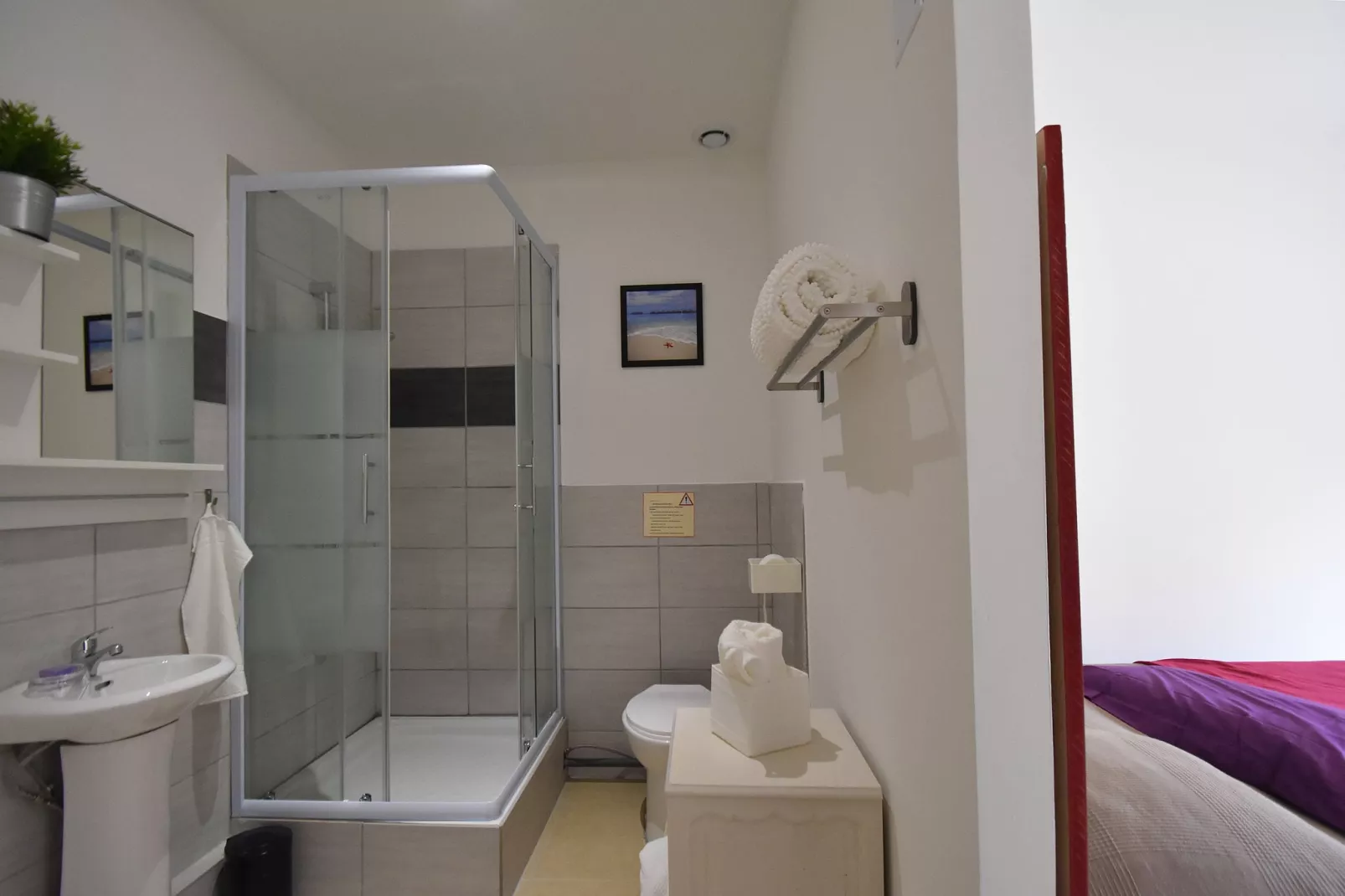 Les Lavandes-Bathroom