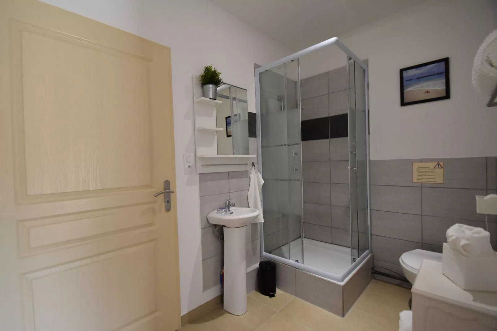 Les Lavandes-Bathroom
