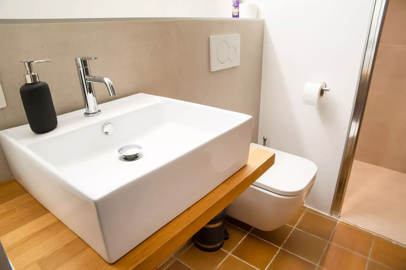 Puits Saint-Jean-Bathroom