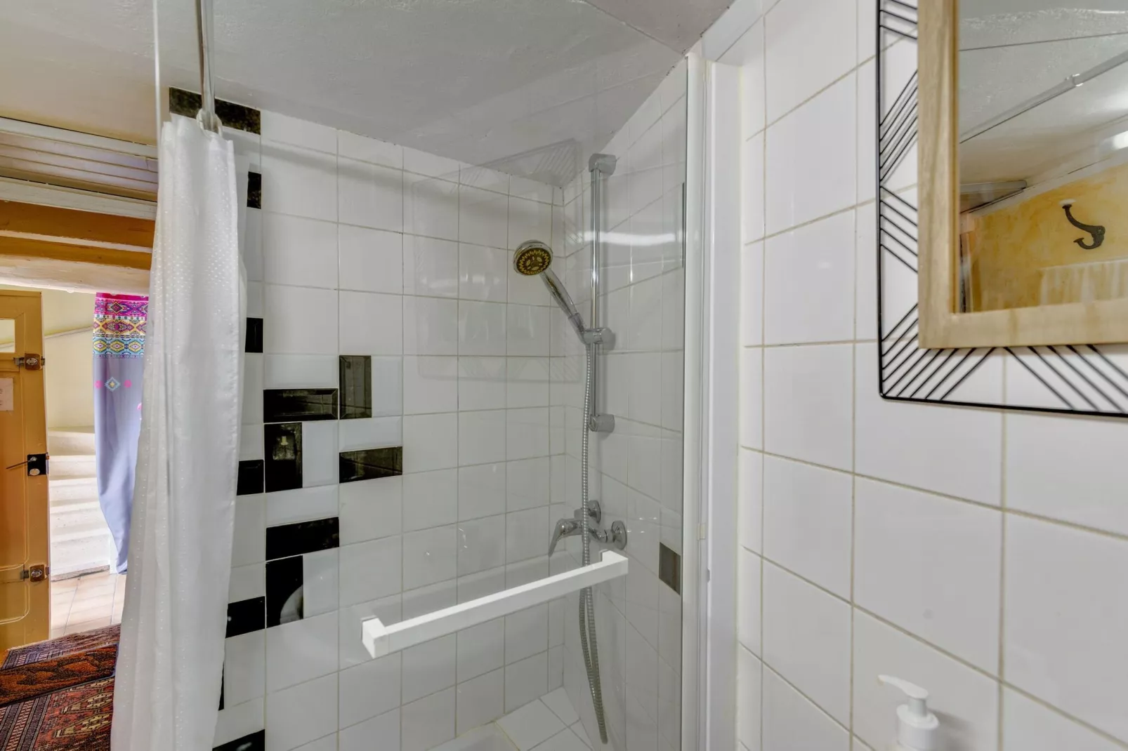 Holiday home with pool in Cuxac-Cabardès-Bathroom