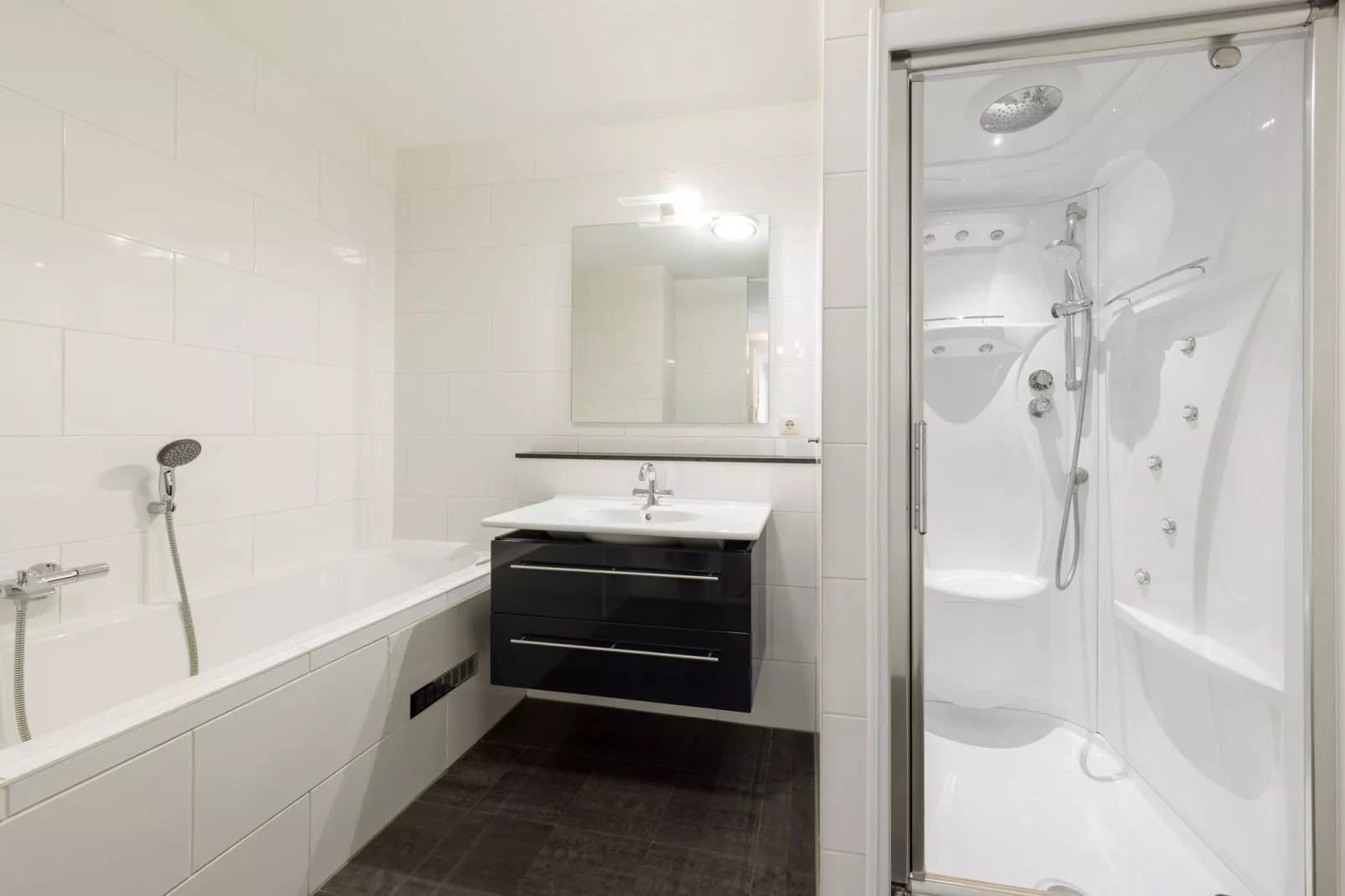 Nautisch Centrum Scheveningen 2-Bathroom
