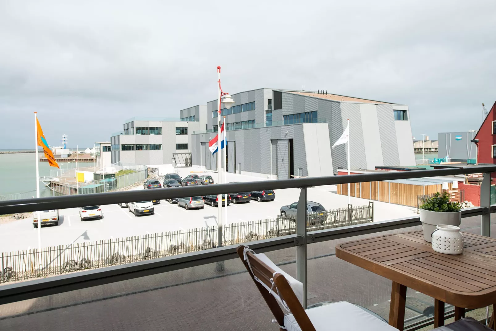Scheveningen Harbour 22c-Exterior summer