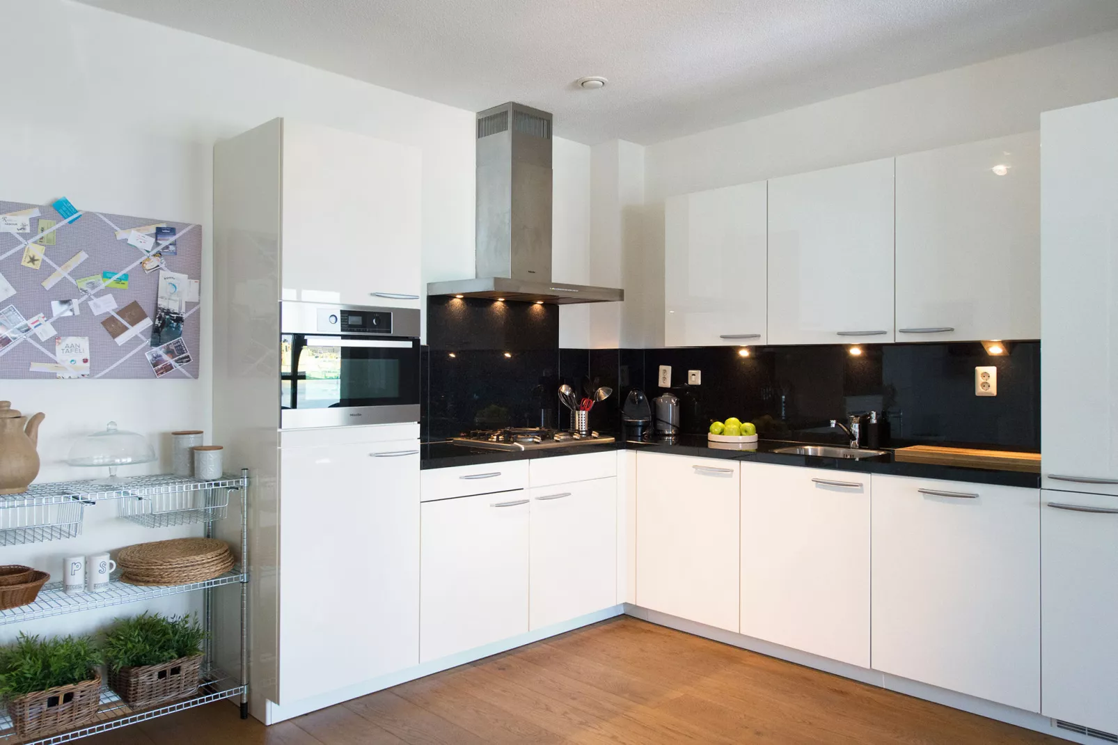Scheveningen Harbour 22c-Kitchen