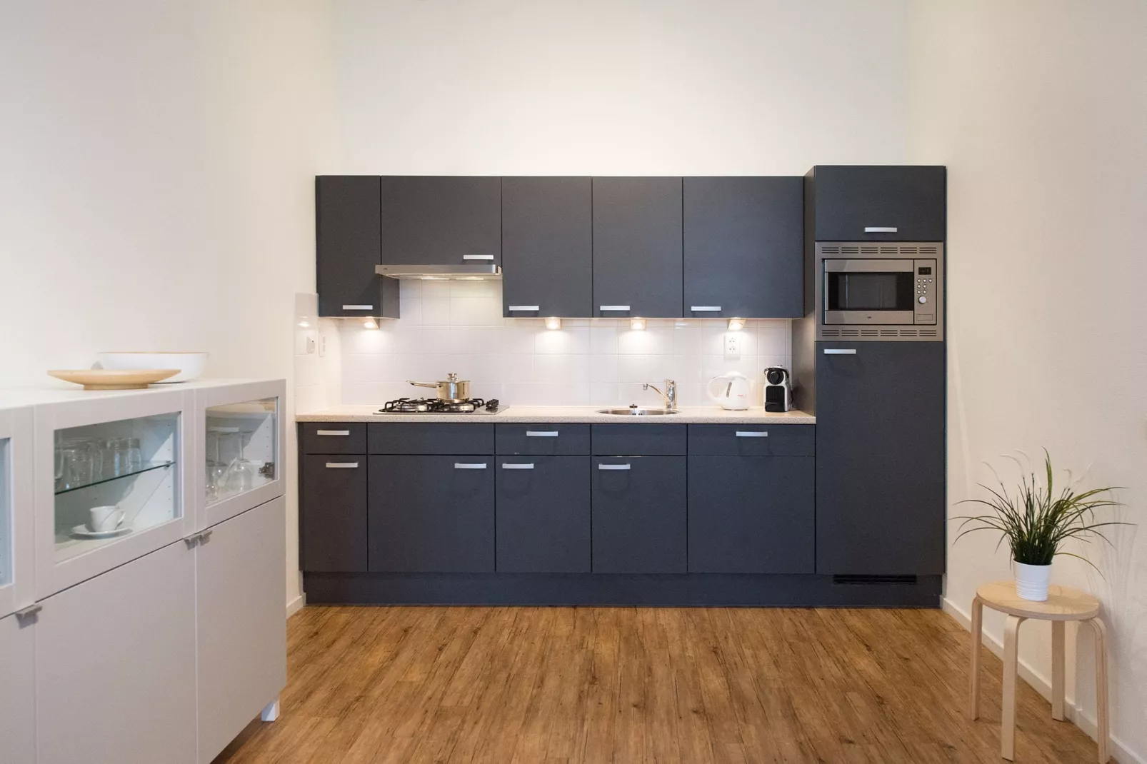 Scheveningen Harbour 54c-Kitchen