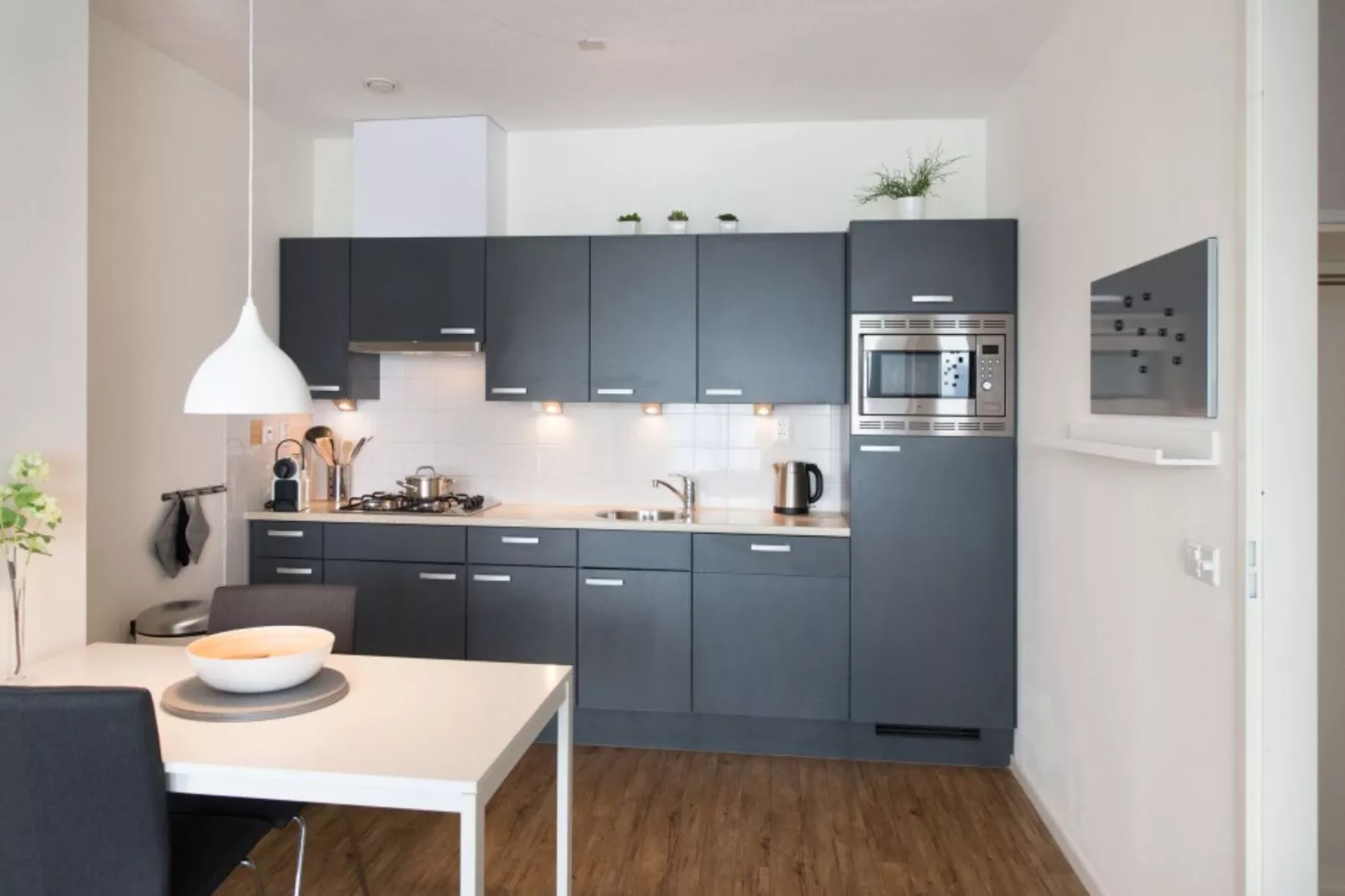 Scheveningen Harbour 54c-Kitchen