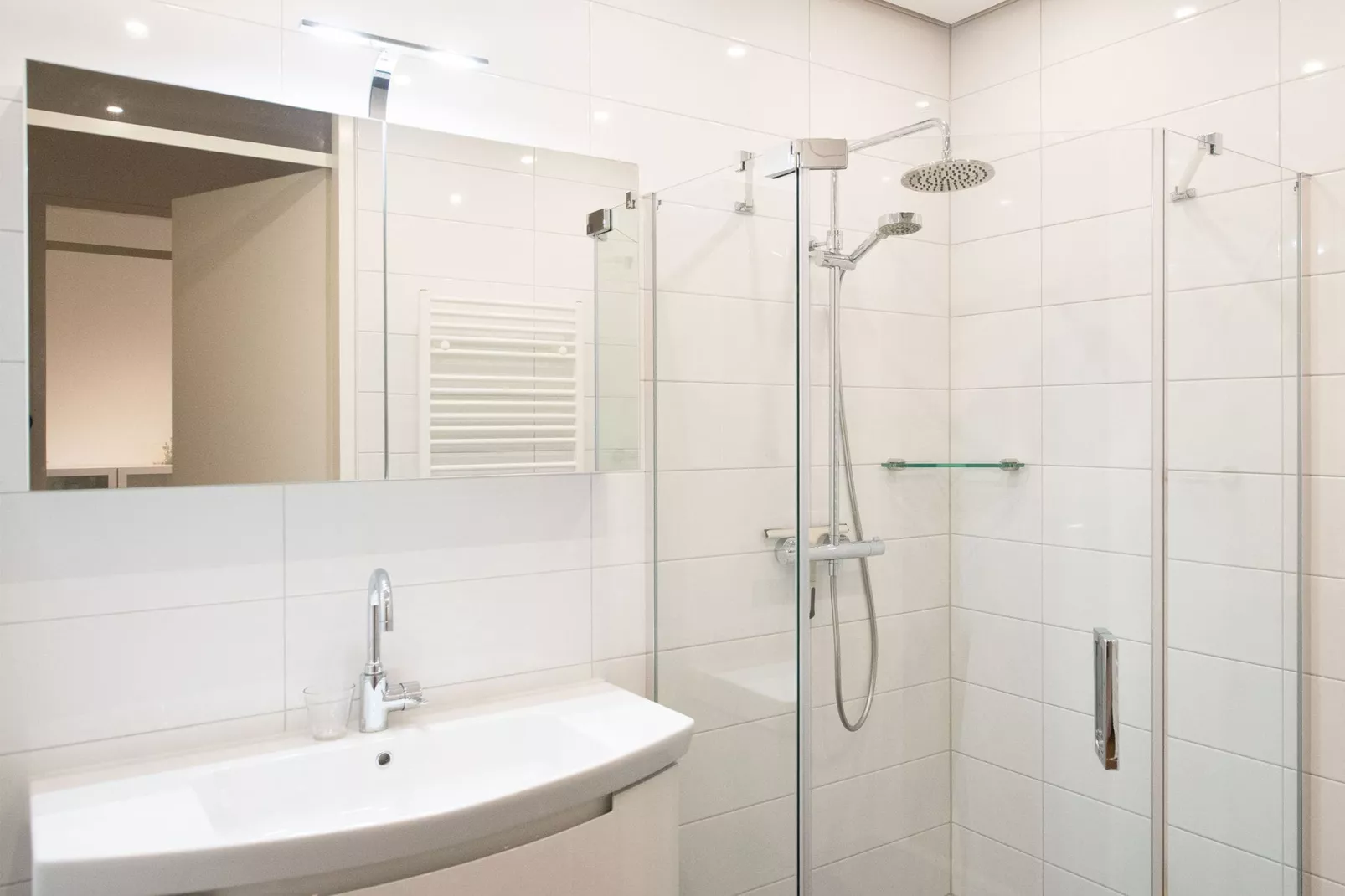 Scheveningen Harbour 54c-Bathroom