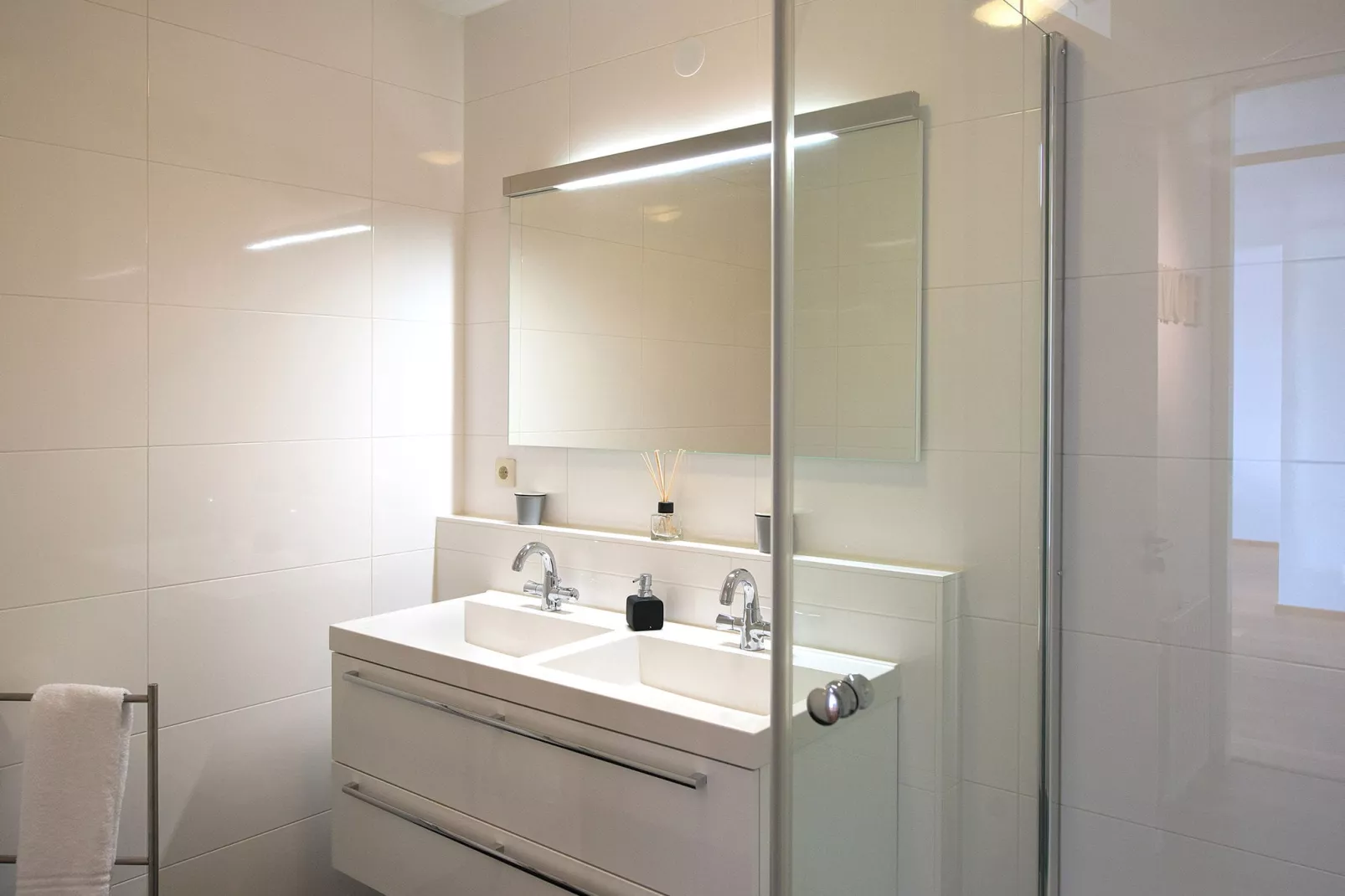 Scheveningen Harbour 22-Bathroom