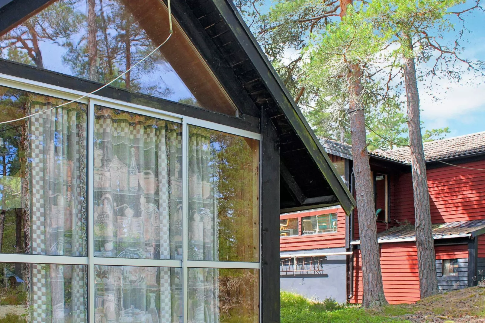 Scenic Lakeside Cottage-By Traum-Outdoor
