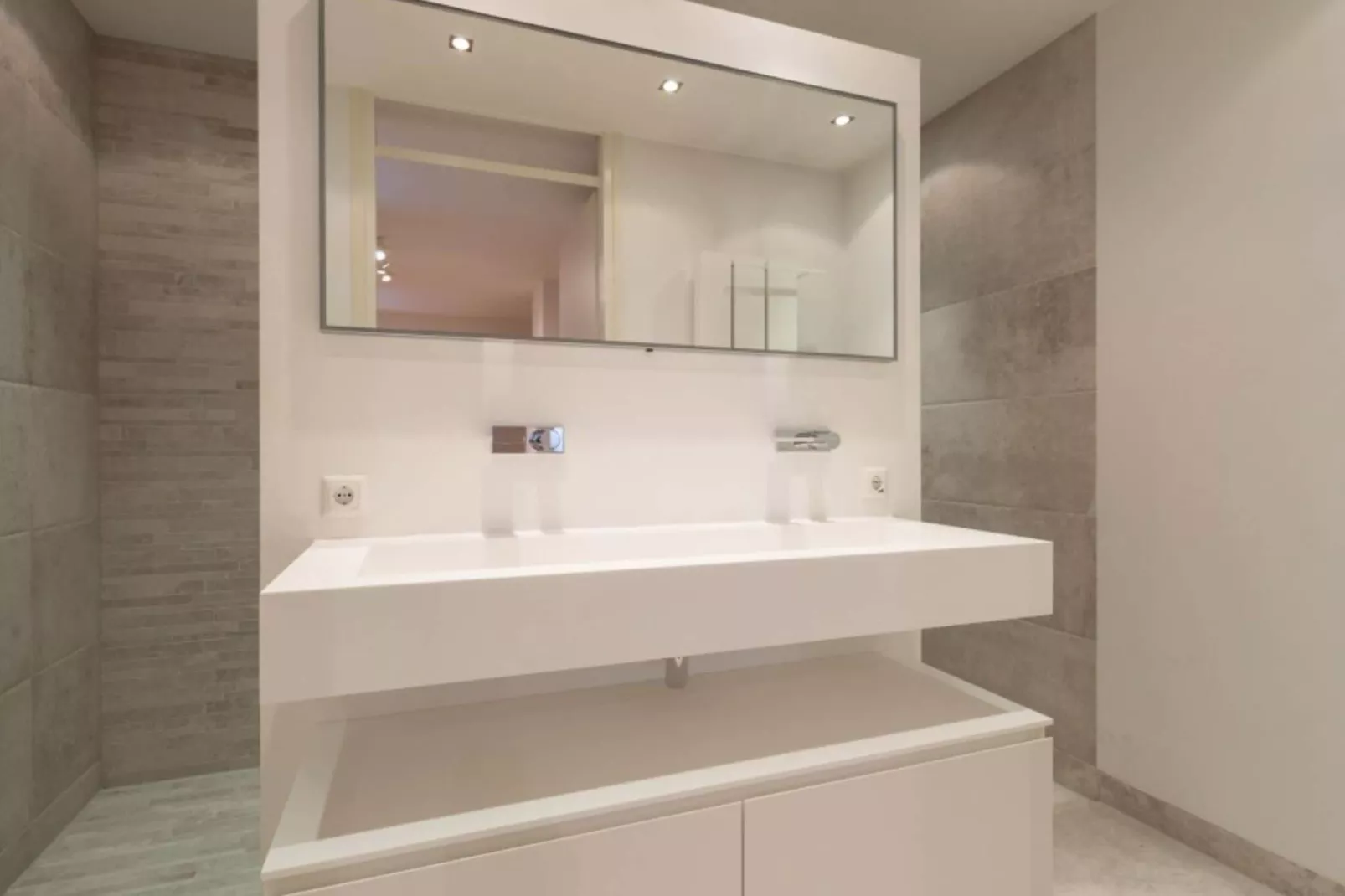 Scheveningen Harbour 70A-Bathroom
