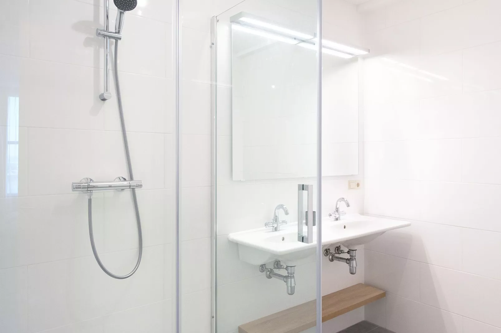 Scheveningen Harbour 66-Bathroom