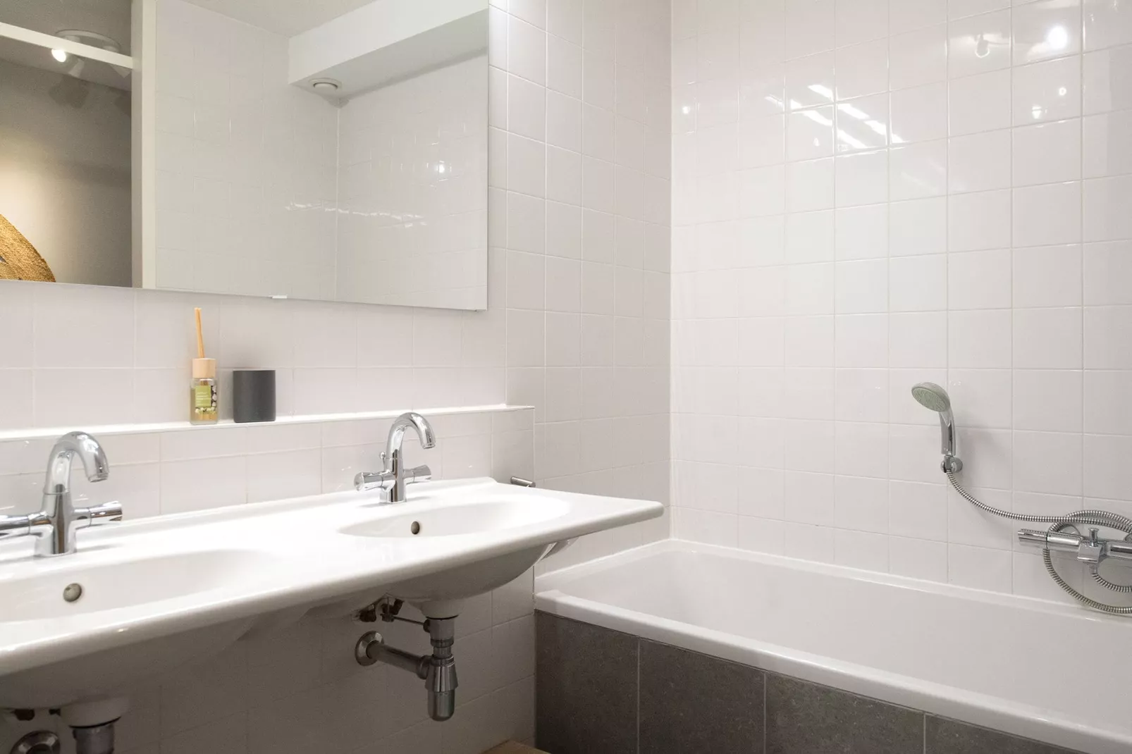 Scheveningen Harbour 66-Bathroom
