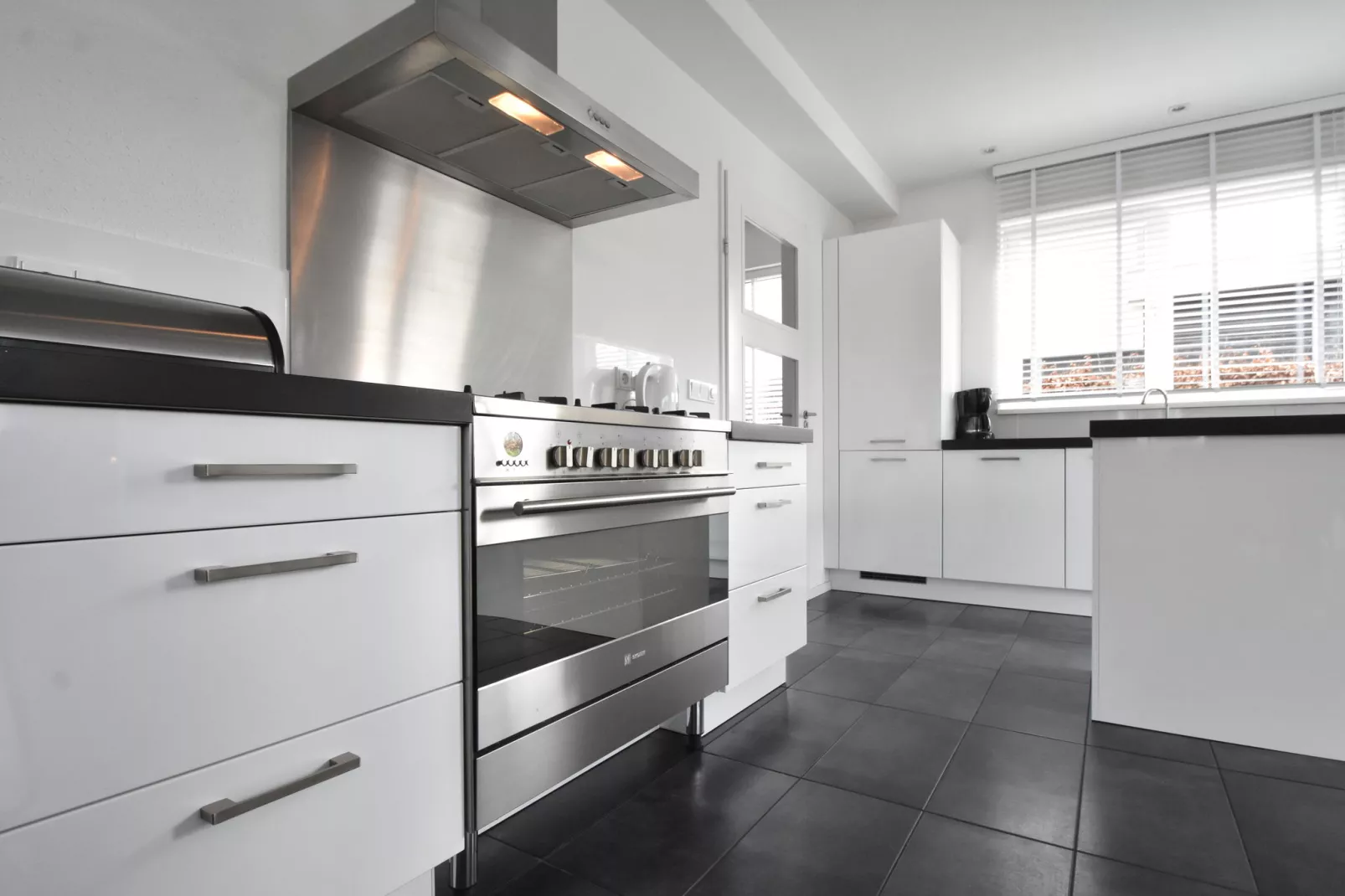 Villa Black & White Harderwijk 209-Kitchen