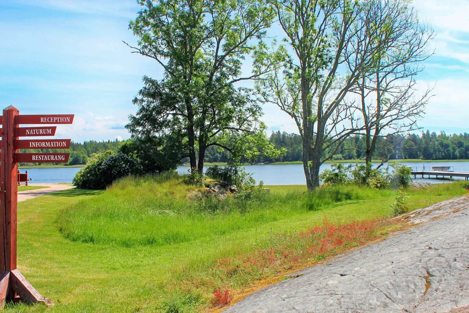 Scenic Lakeside Cottage-By Traum-Not tagged
