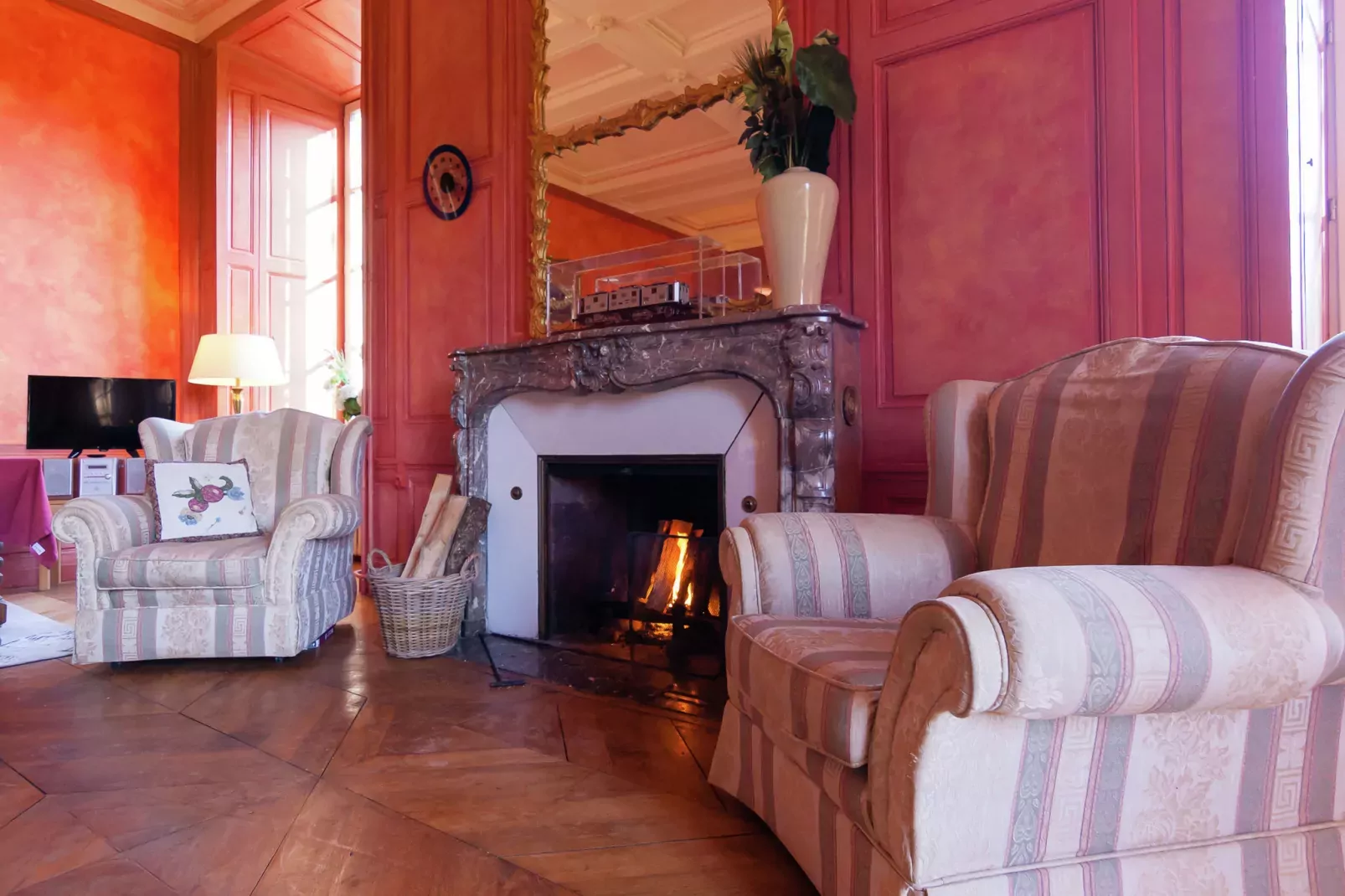 Chambre Rouge-Living room