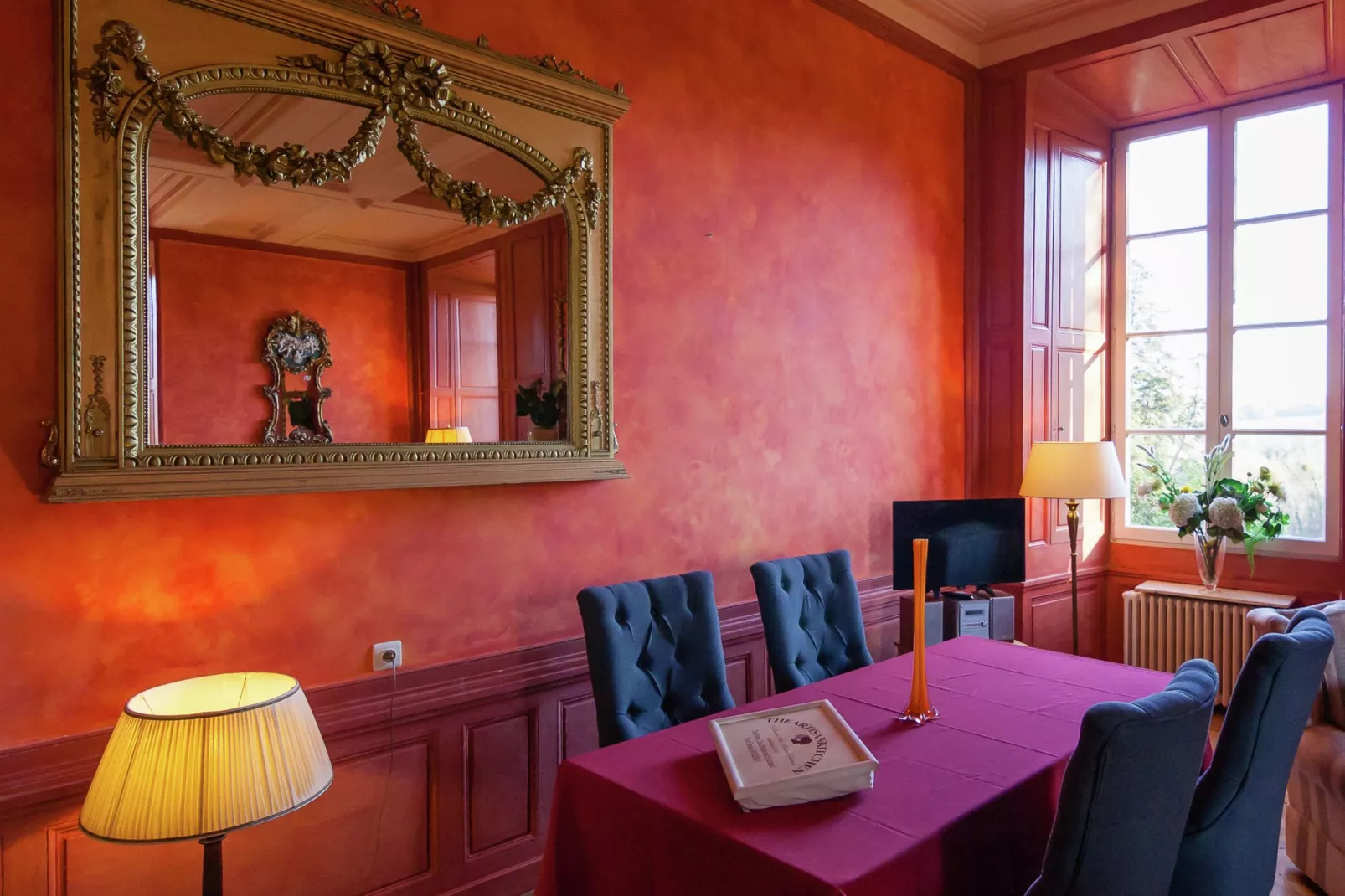Chambre Rouge-Living room