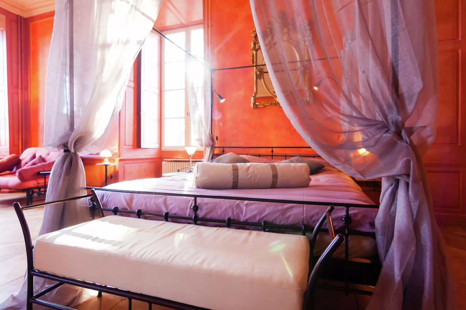 Chambre Rouge-Bedroom