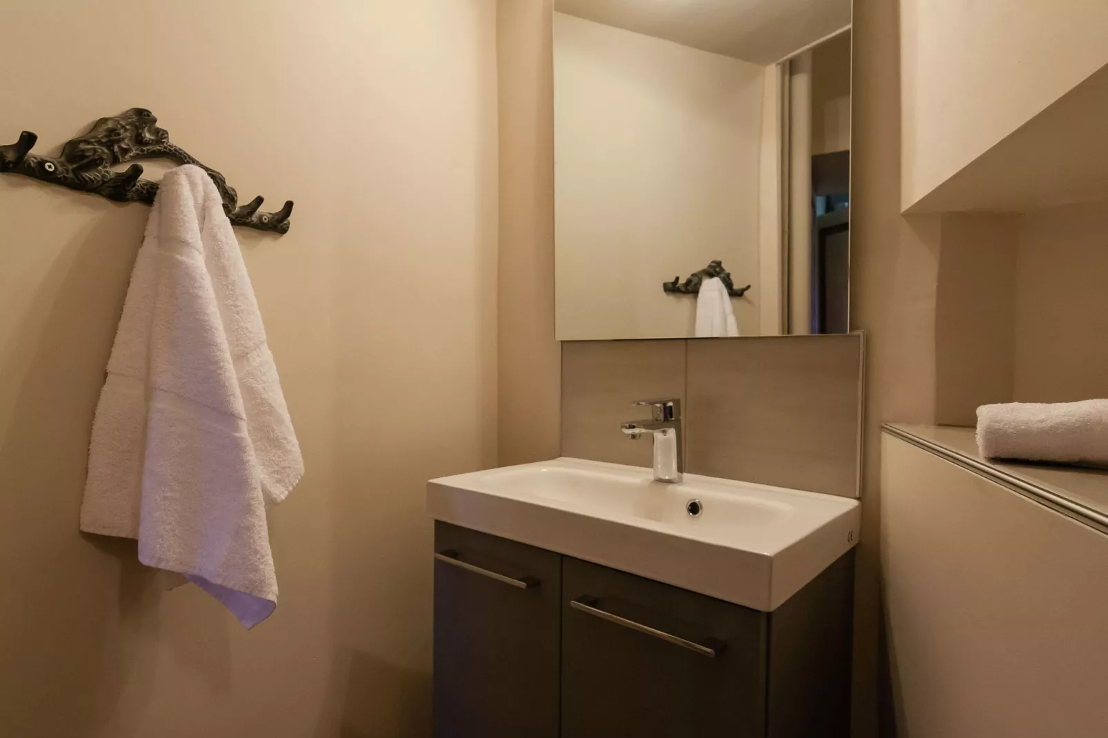 Chambre Rouge-Bathroom