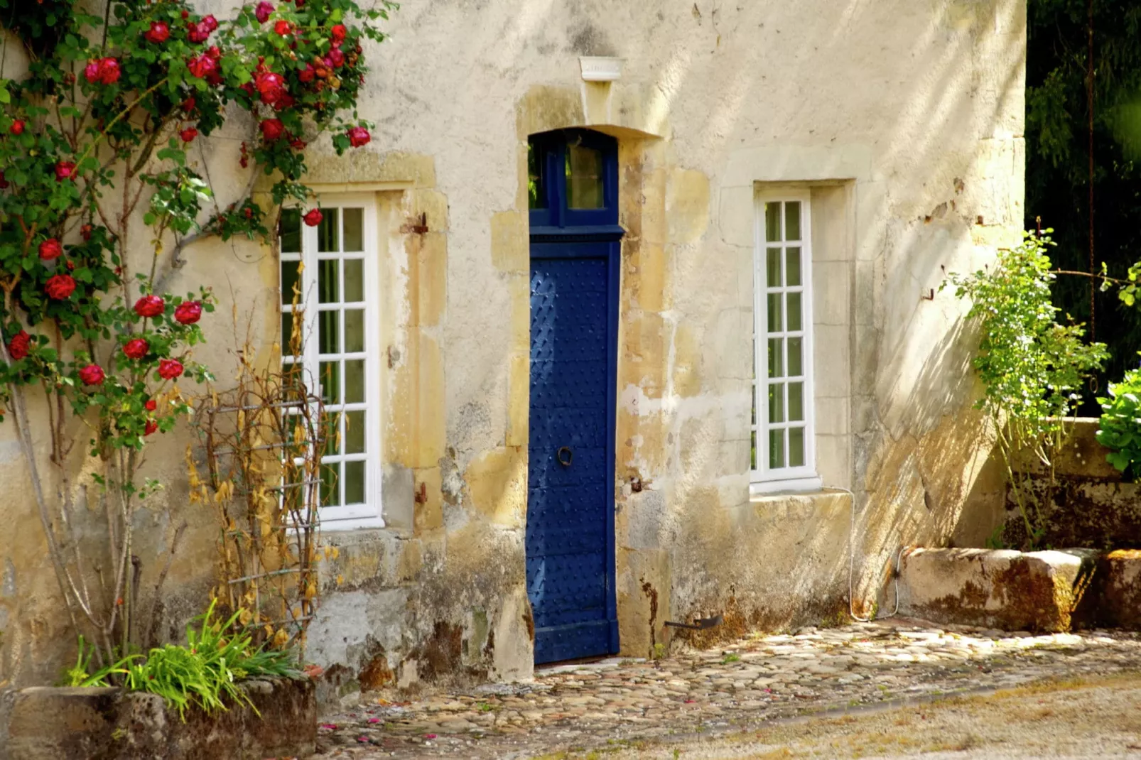Chambre Rouge-Exterior summer