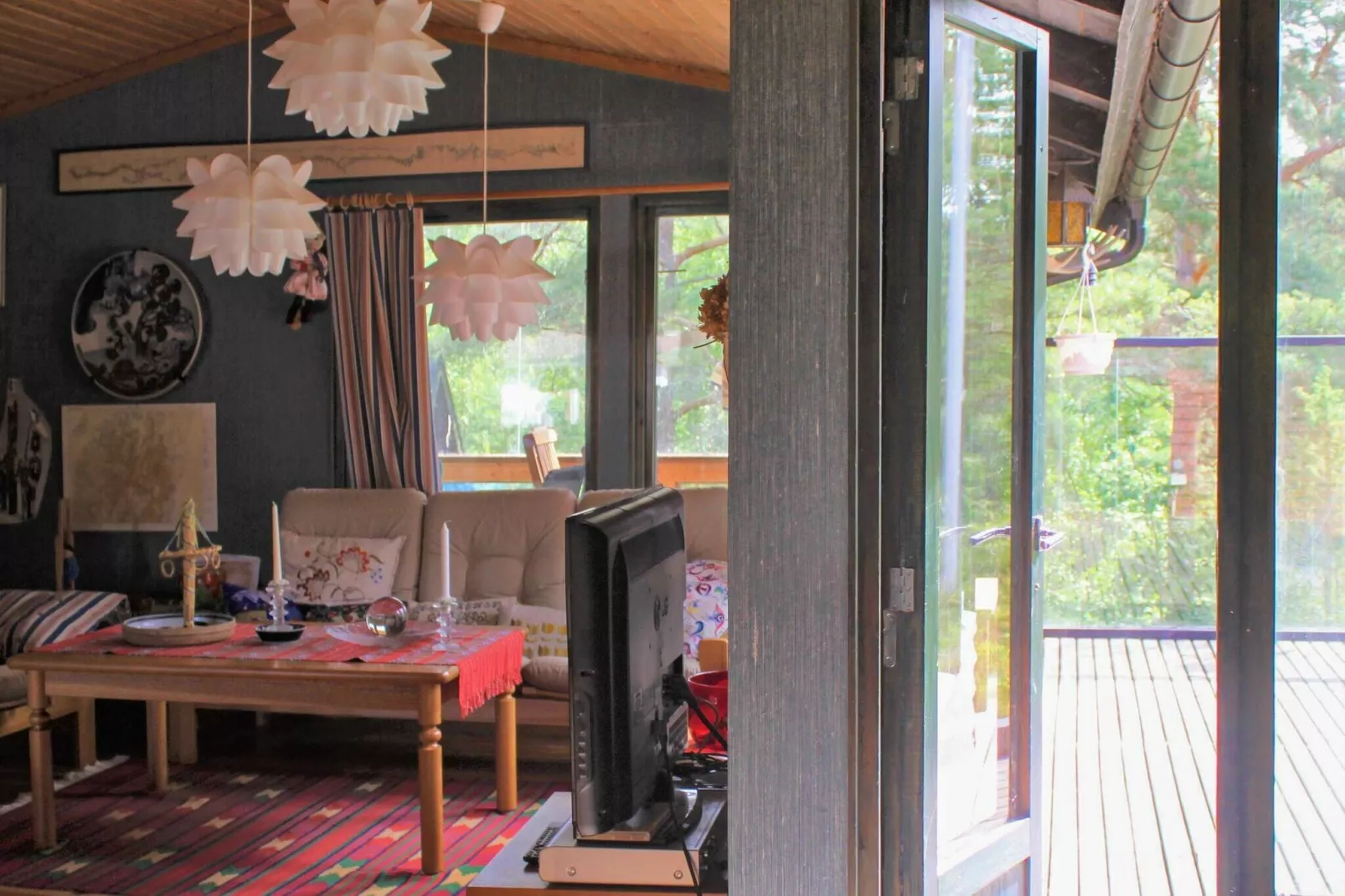 Scenic Lakeside Cottage-By Traum-Indoor