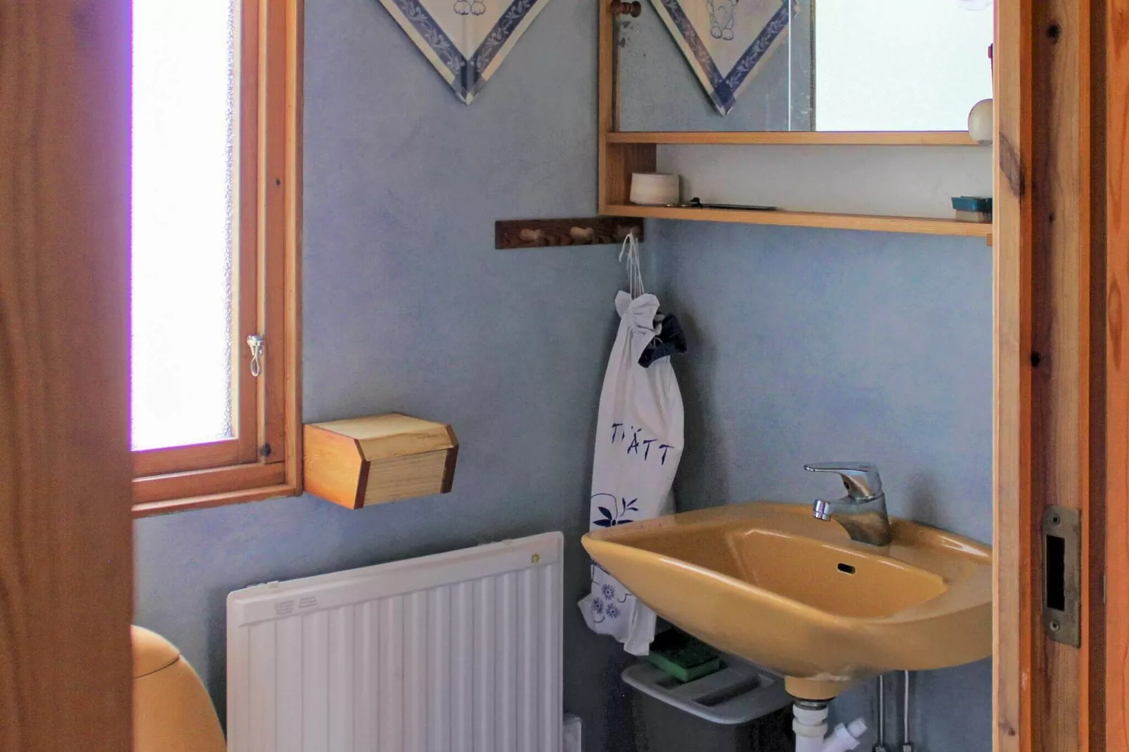 Scenic Lakeside Cottage-By Traum-Indoor