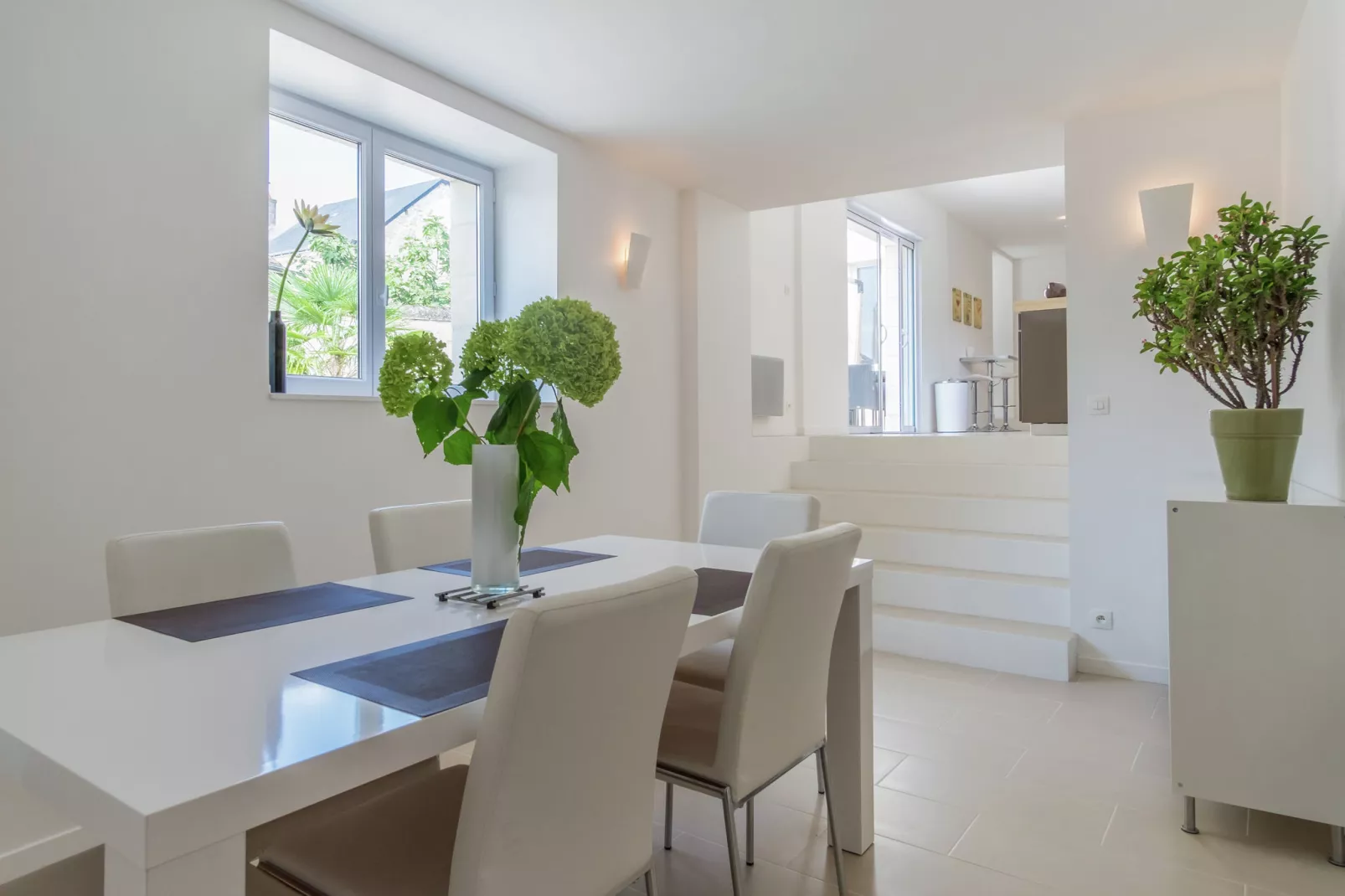 Maison de vacances Beaumont en Véron-Dining room