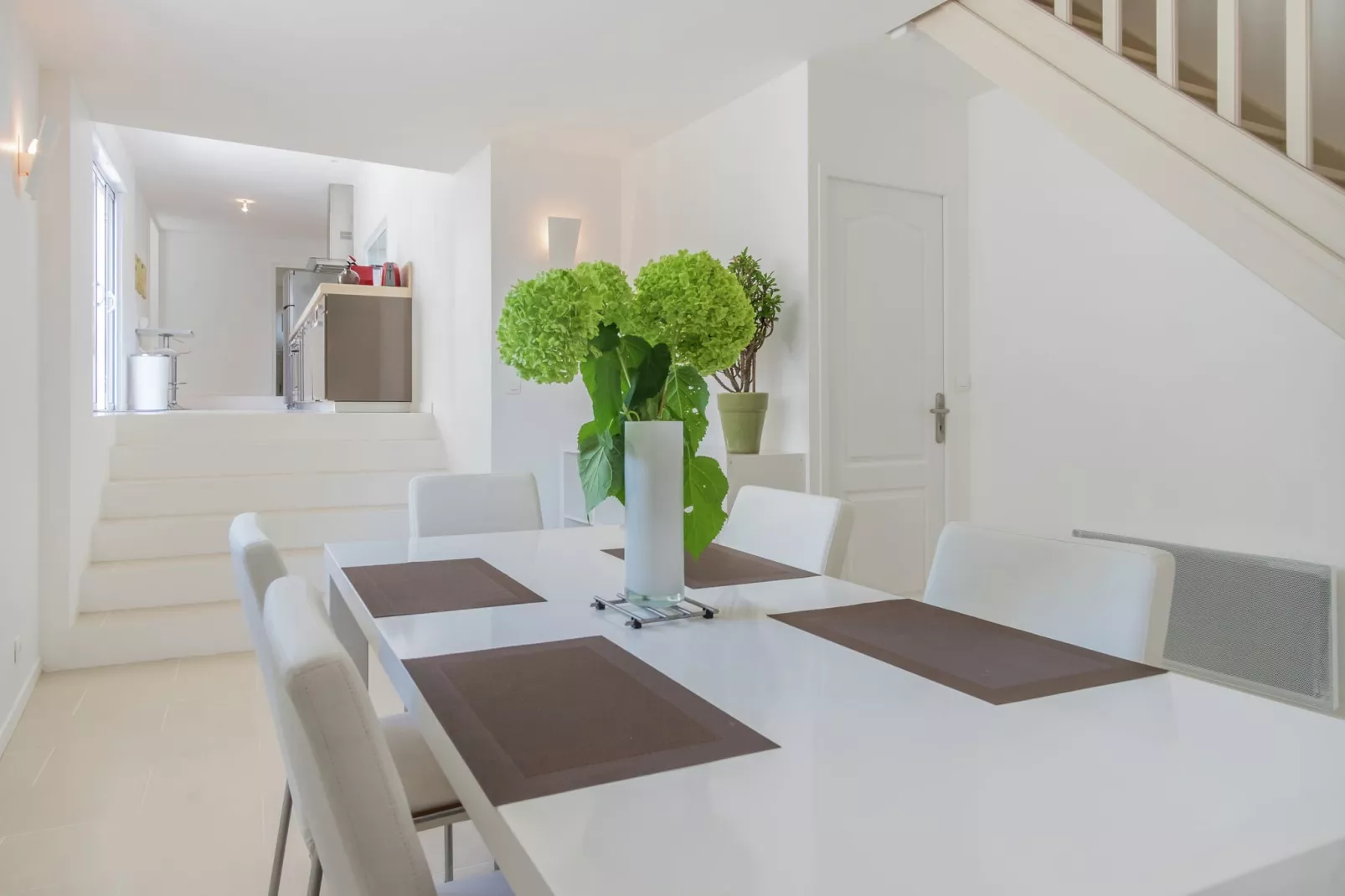 Maison de vacances Beaumont en Véron-Dining room