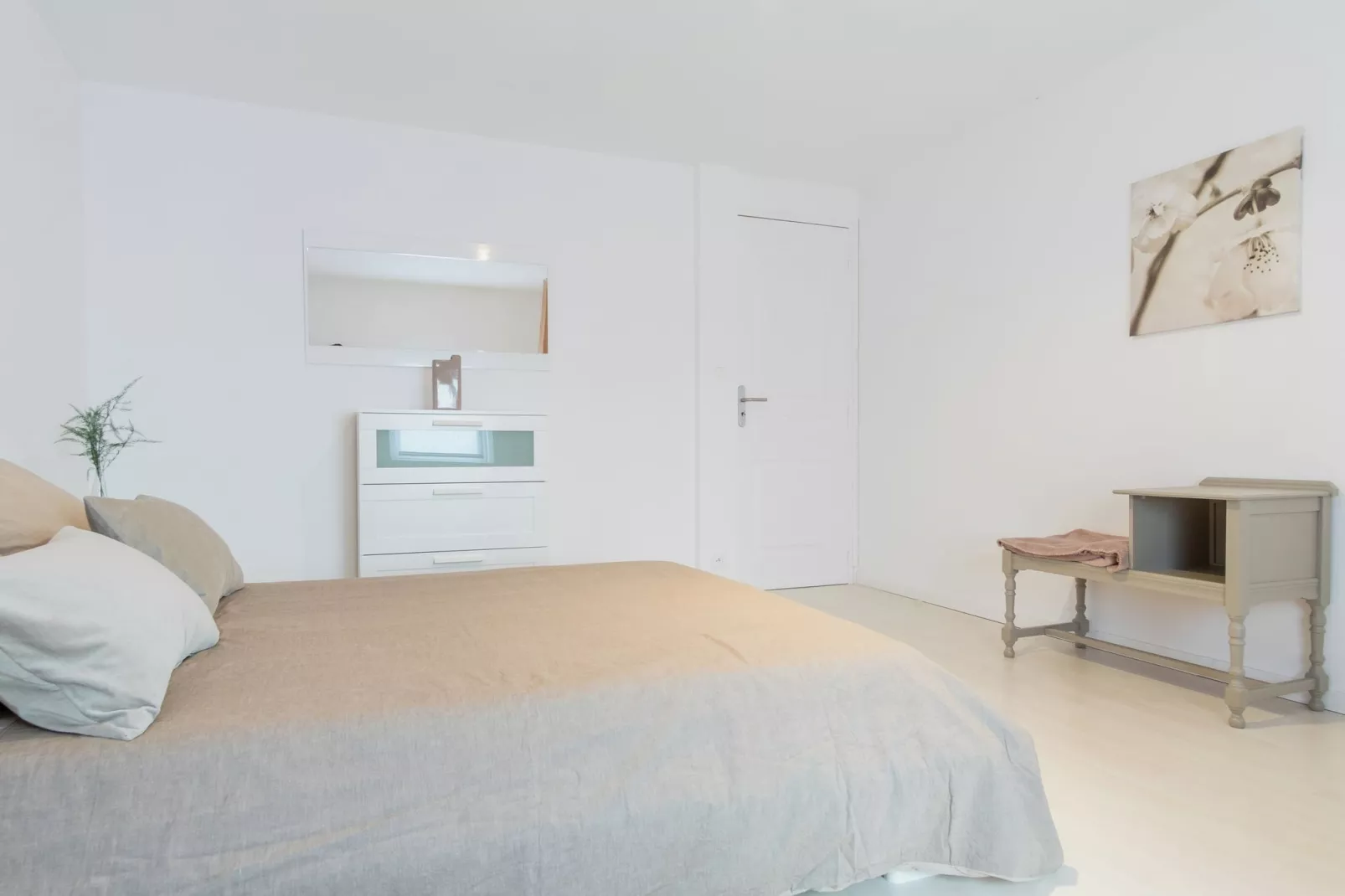 Maison de vacances Beaumont en Véron-Bedroom