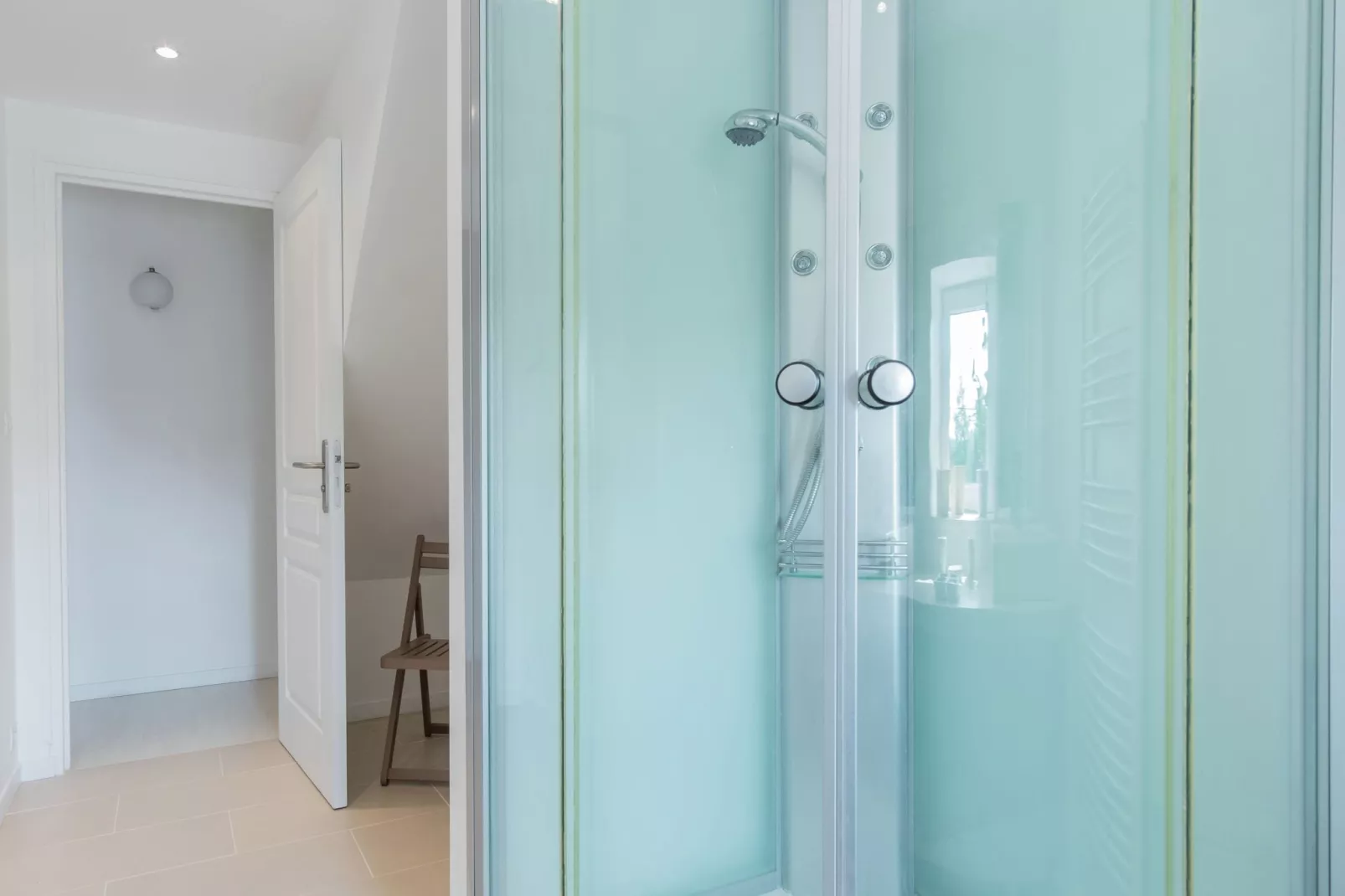 Maison de vacances Beaumont en Véron-Bathroom