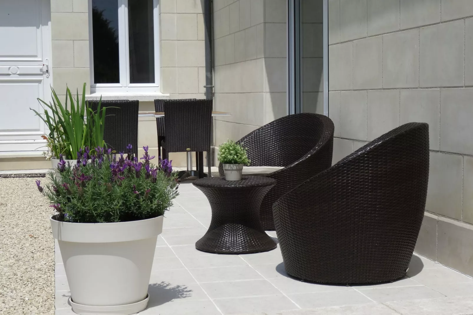 Maison de vacances Beaumont en Véron-Terrace balcony