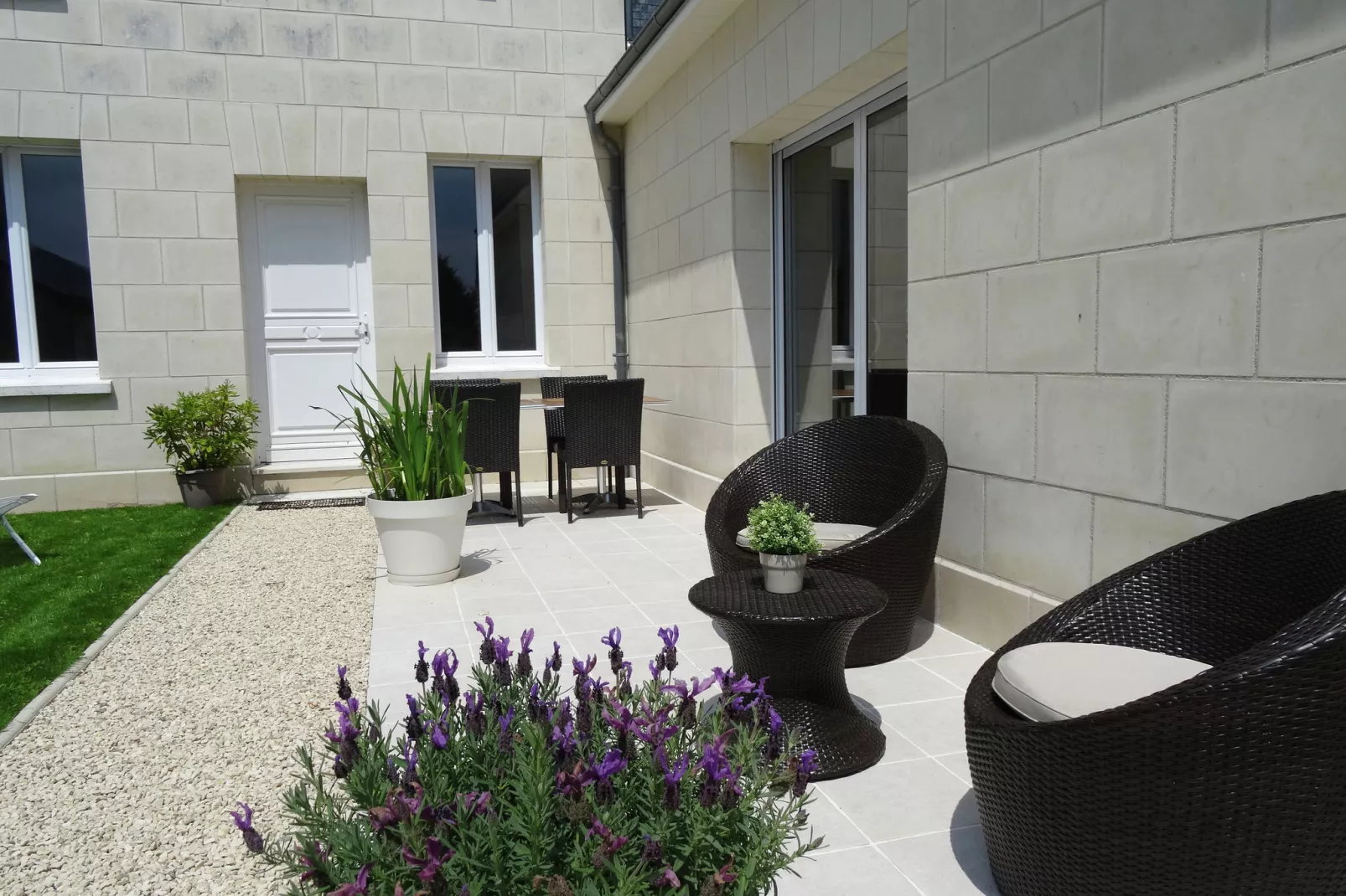 Maison de vacances Beaumont en Véron-Terrace balcony