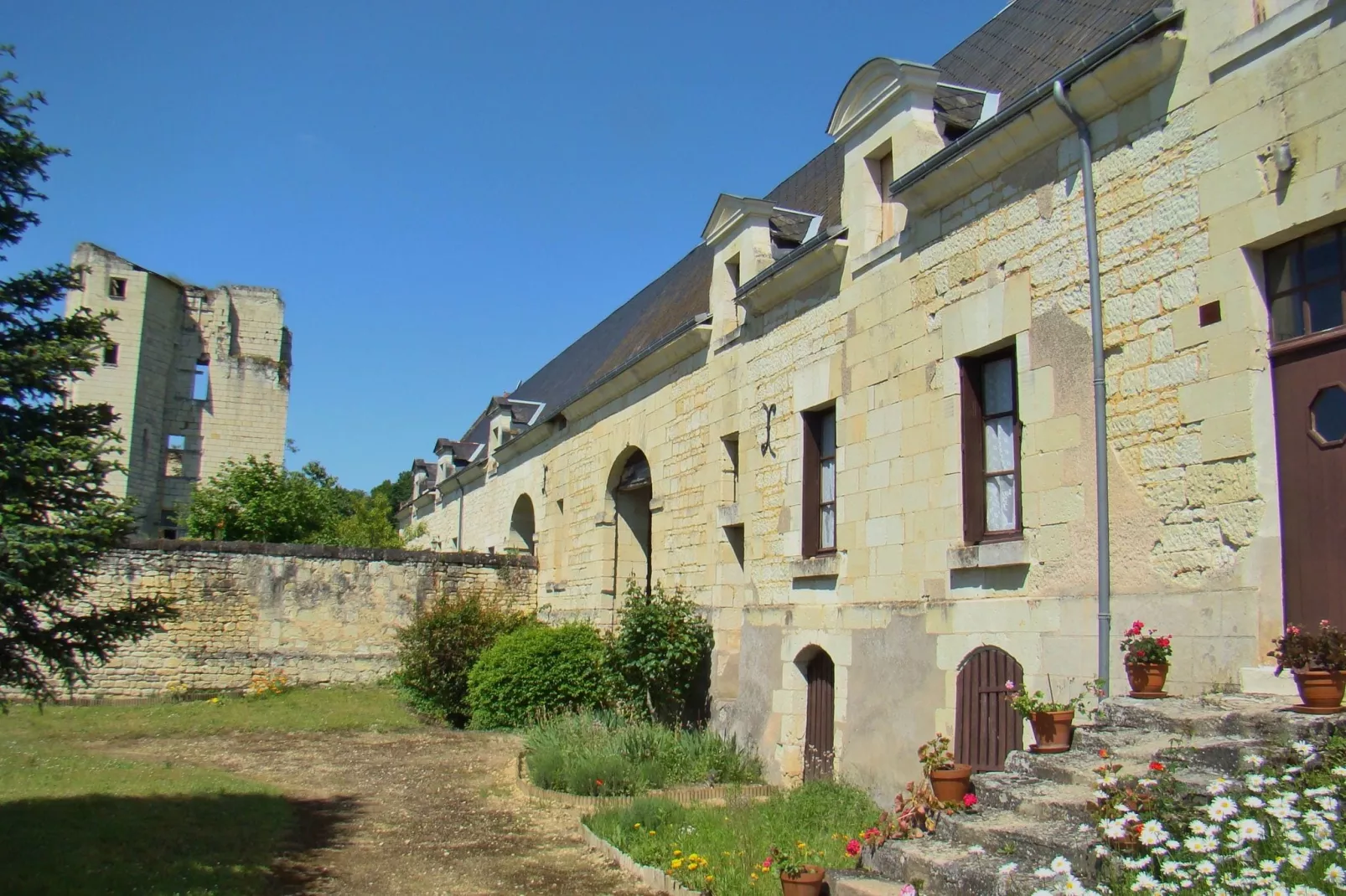 Domaine de Cessigny-Exterior summer