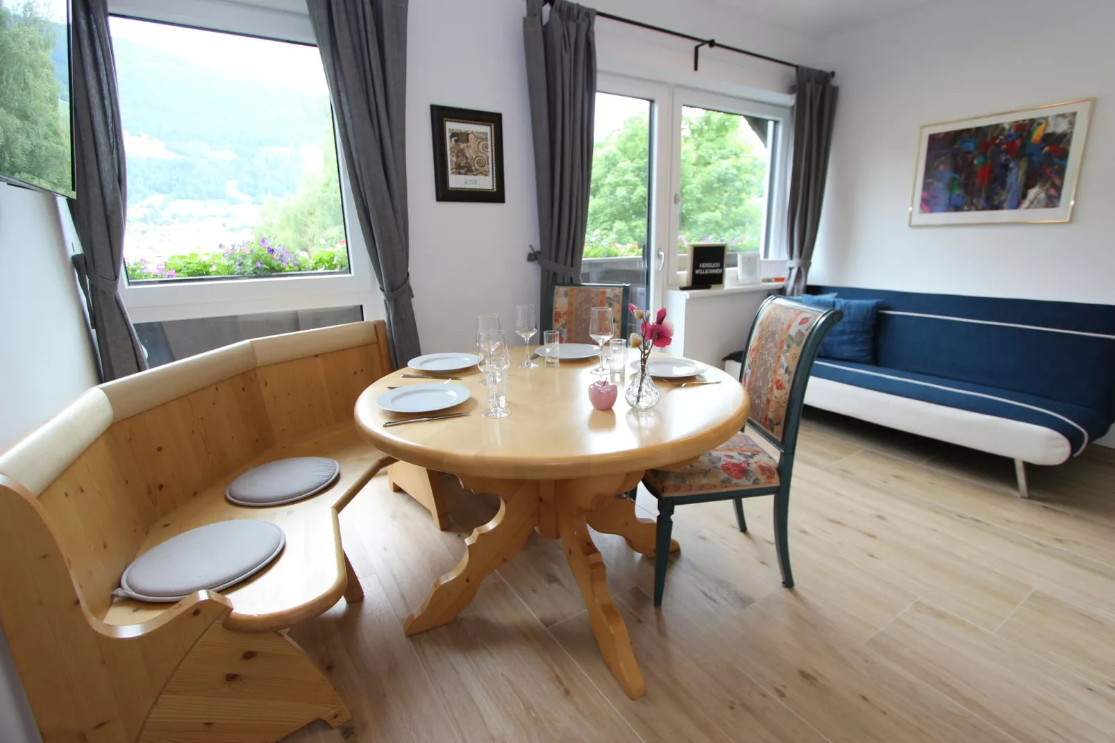St Michaelblick-Dining room