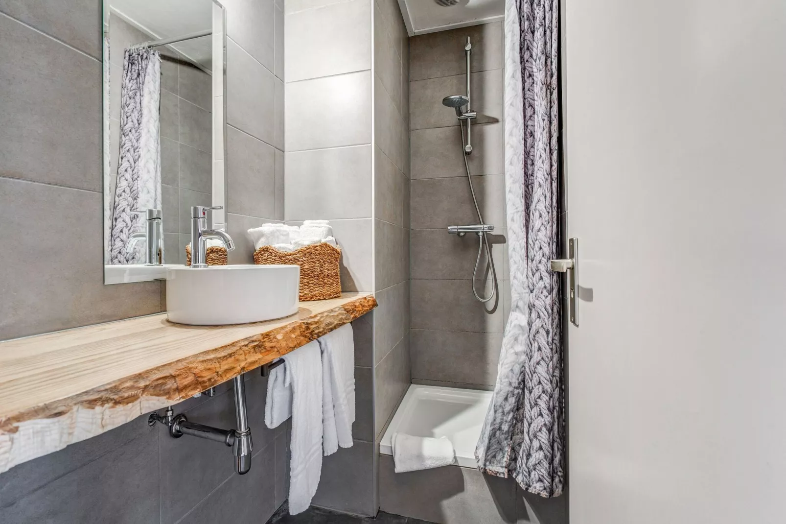 Valleyview Cottages - NR15-Bathroom