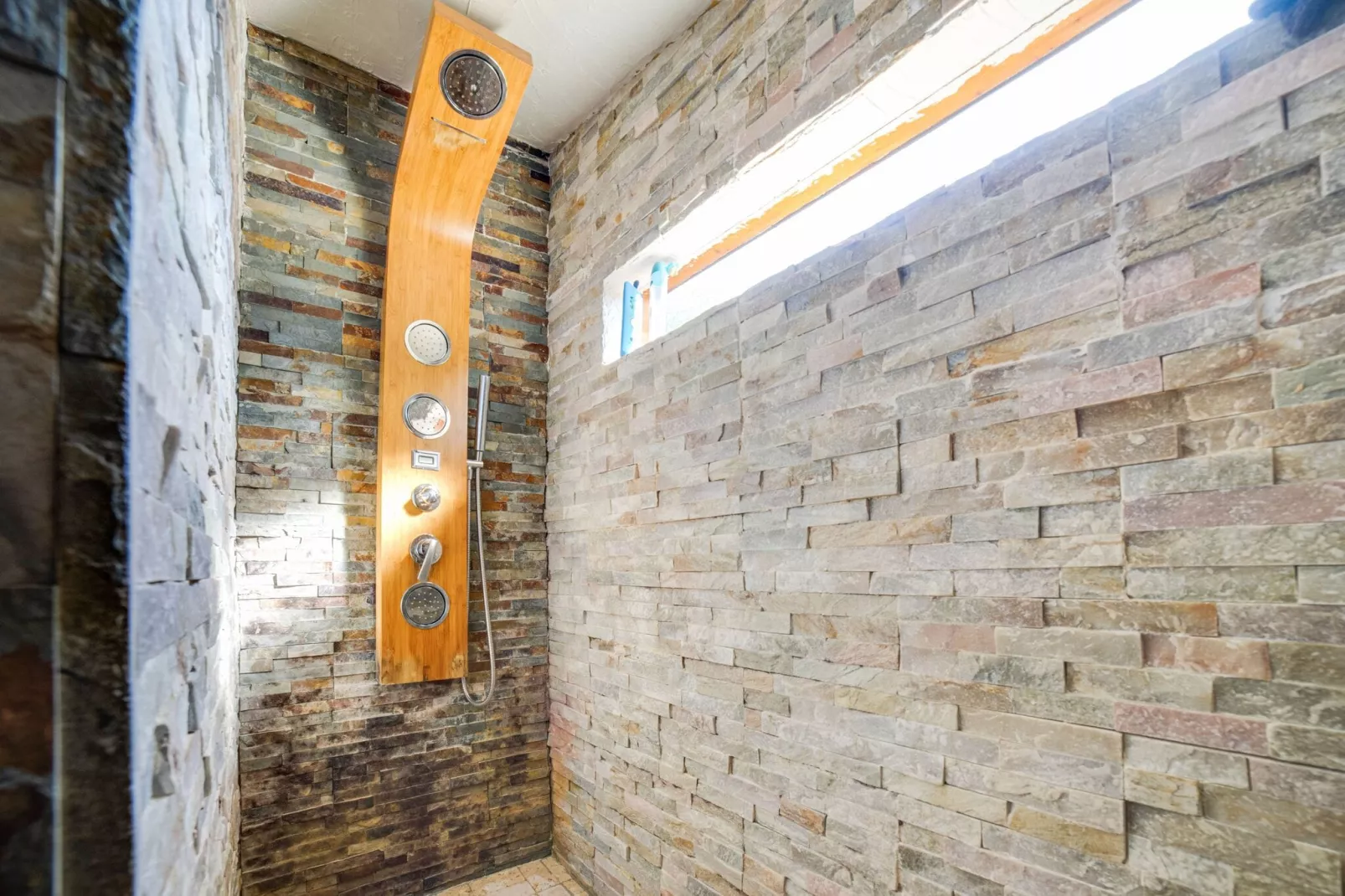 Villa Les Arcs sur Argens-Bathroom
