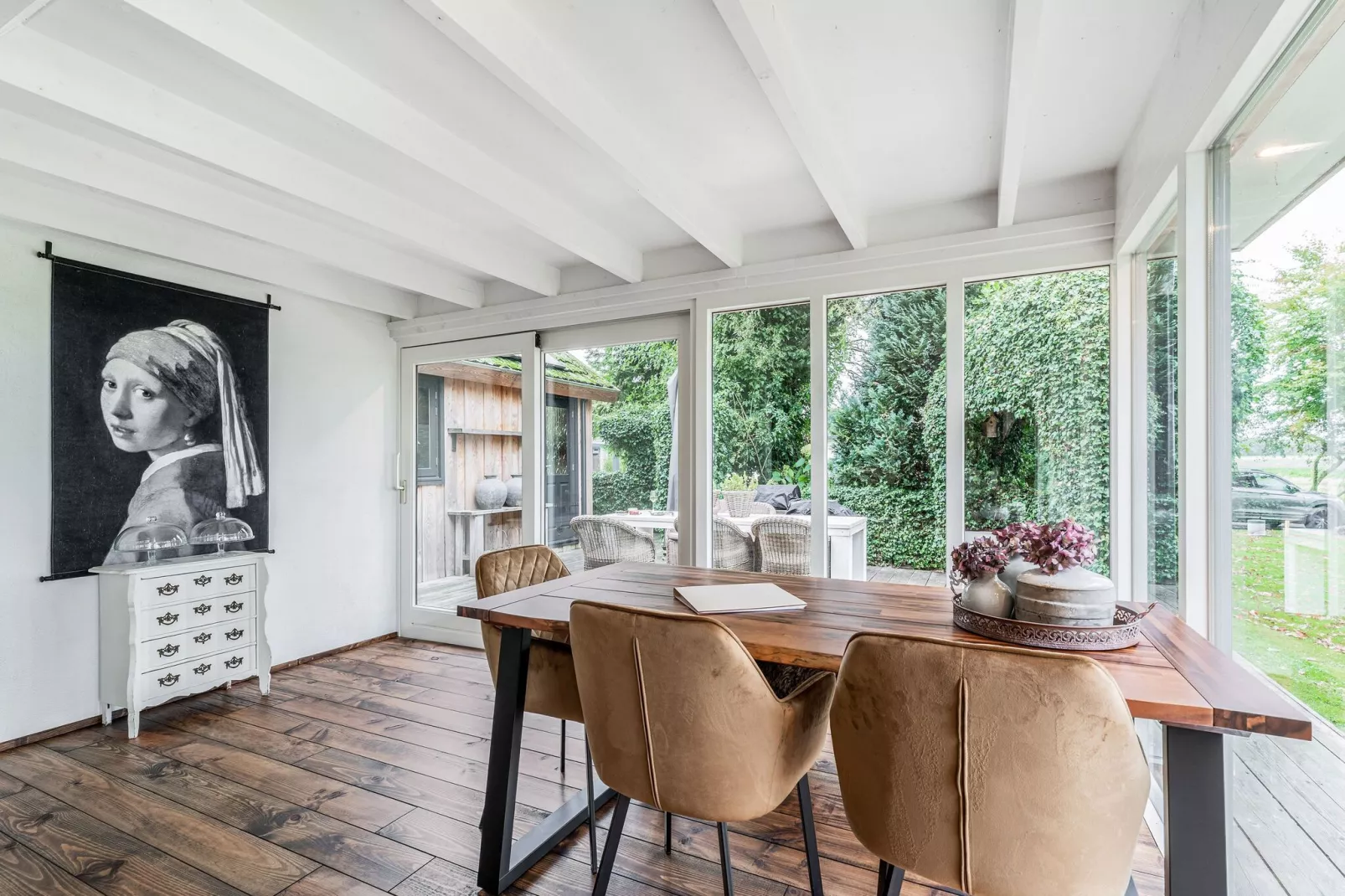 Lemmer Beauty-Dining room