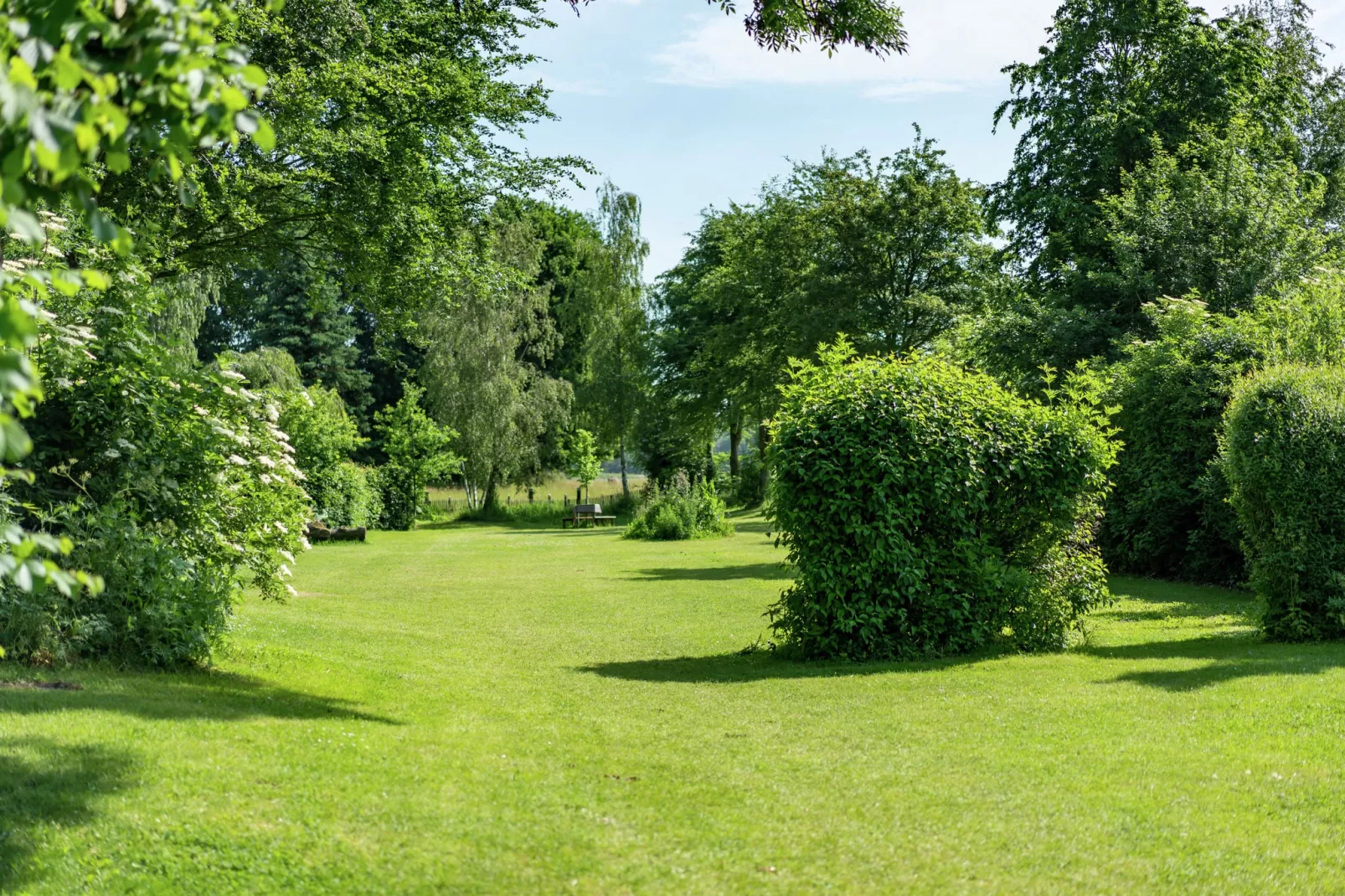 Vakantiepark Eigen Wijze 1-Gardens summer