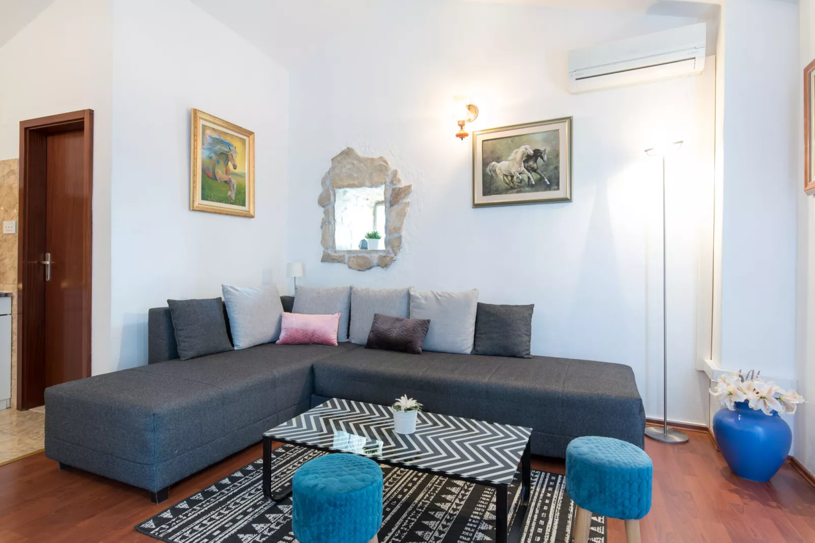 Villa Danica on the Hills-Salon