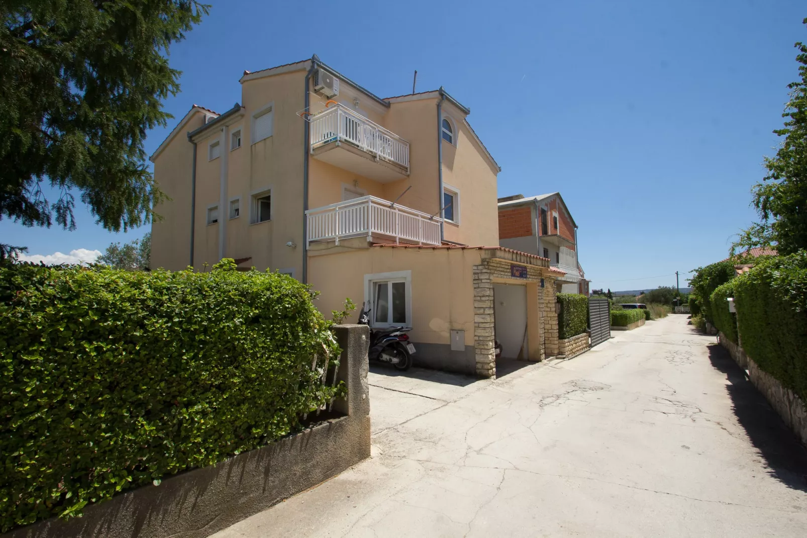 Apartment Penic-Exterior summer