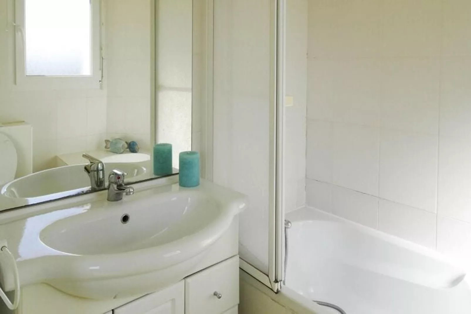 Holiday home Saint-Germain-sur-Ay-Bathroom