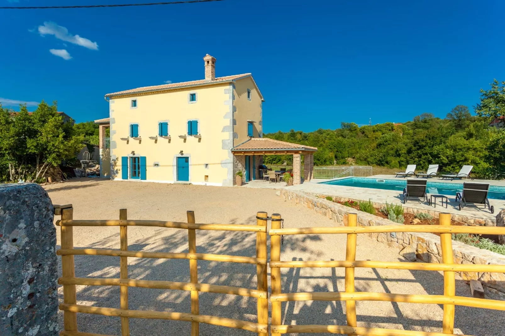 Villa Lusa-Exterior summer