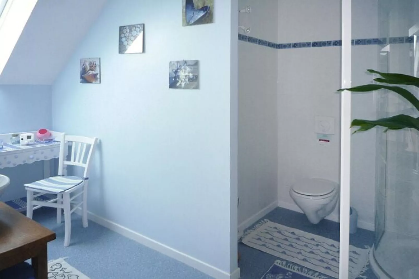Semi-detached house St Martin-de-Bréhal-Bathroom