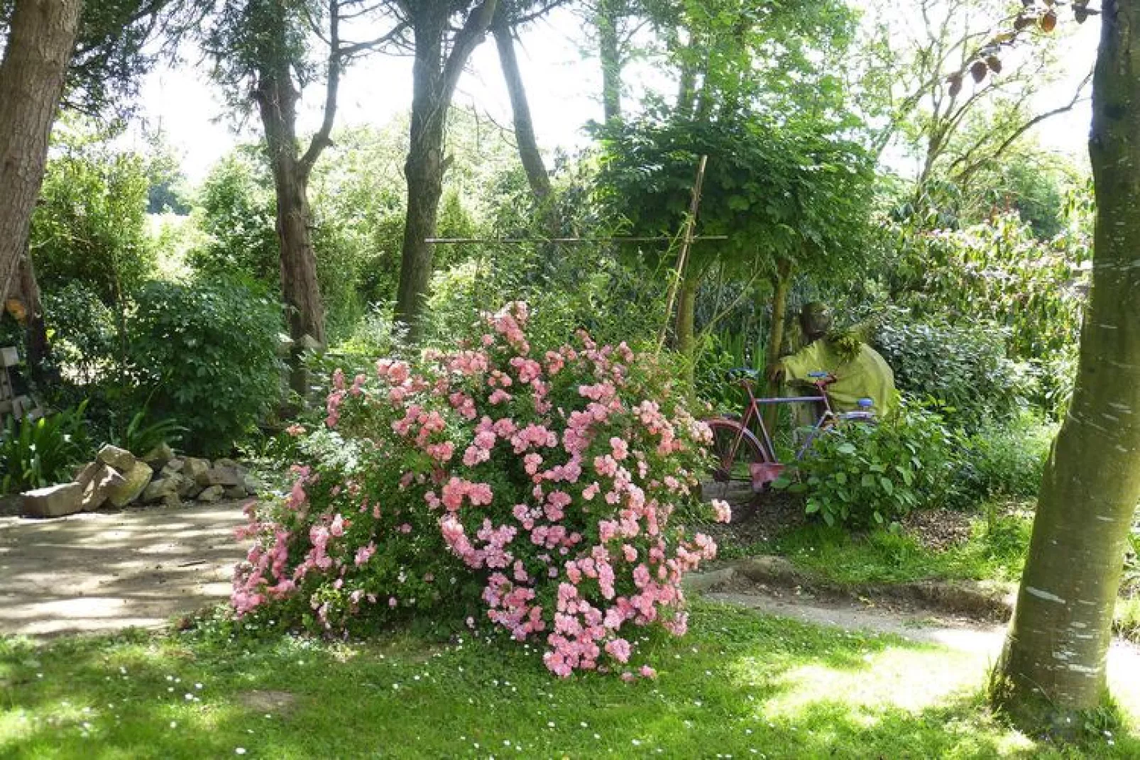 Semi-detached house St Sauveur-le-Vicomte--Gardens summer